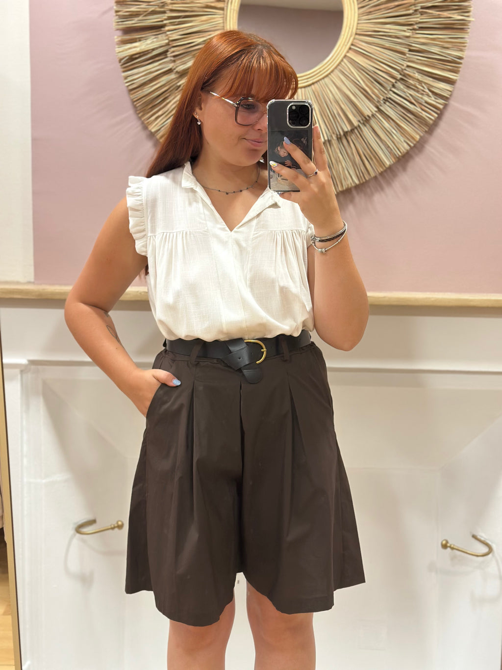 Bermuda taille haute chocolat femme avec ceinture, effet jupe et poches – Issyma Made in Italy – Miss Caprice