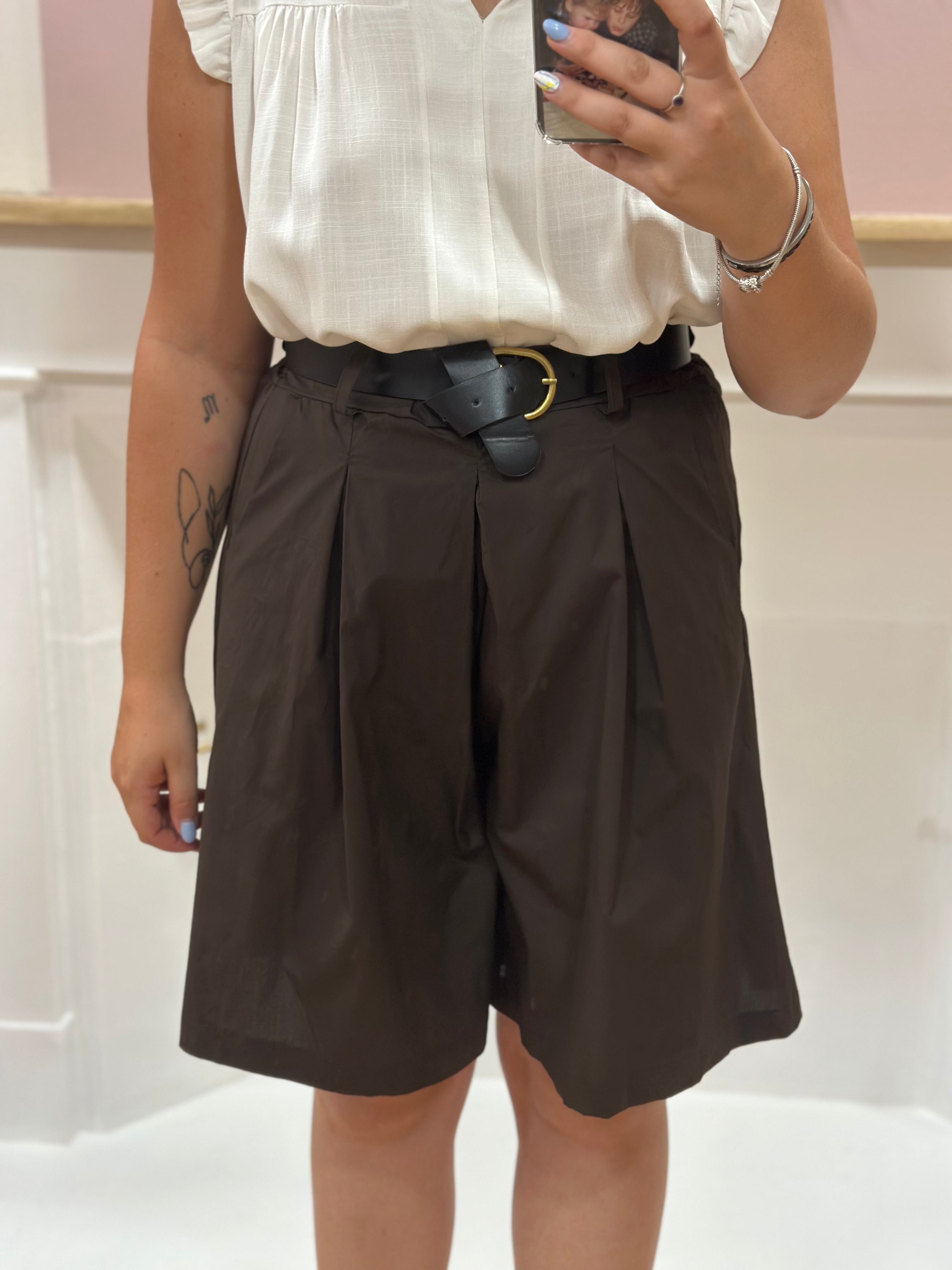 Bermuda taille haute chocolat femme avec ceinture, effet jupe et poches – Issyma Made in Italy – Miss Caprice