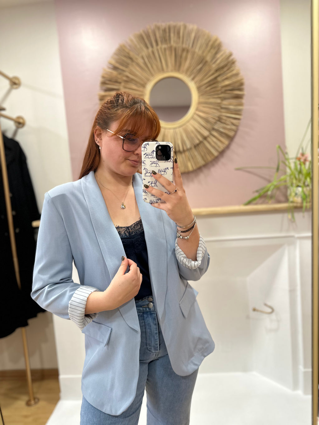 Blazer bleu ciel femme à épaulettes – Doublure rayée – AHJ Fashion – Miss Caprice