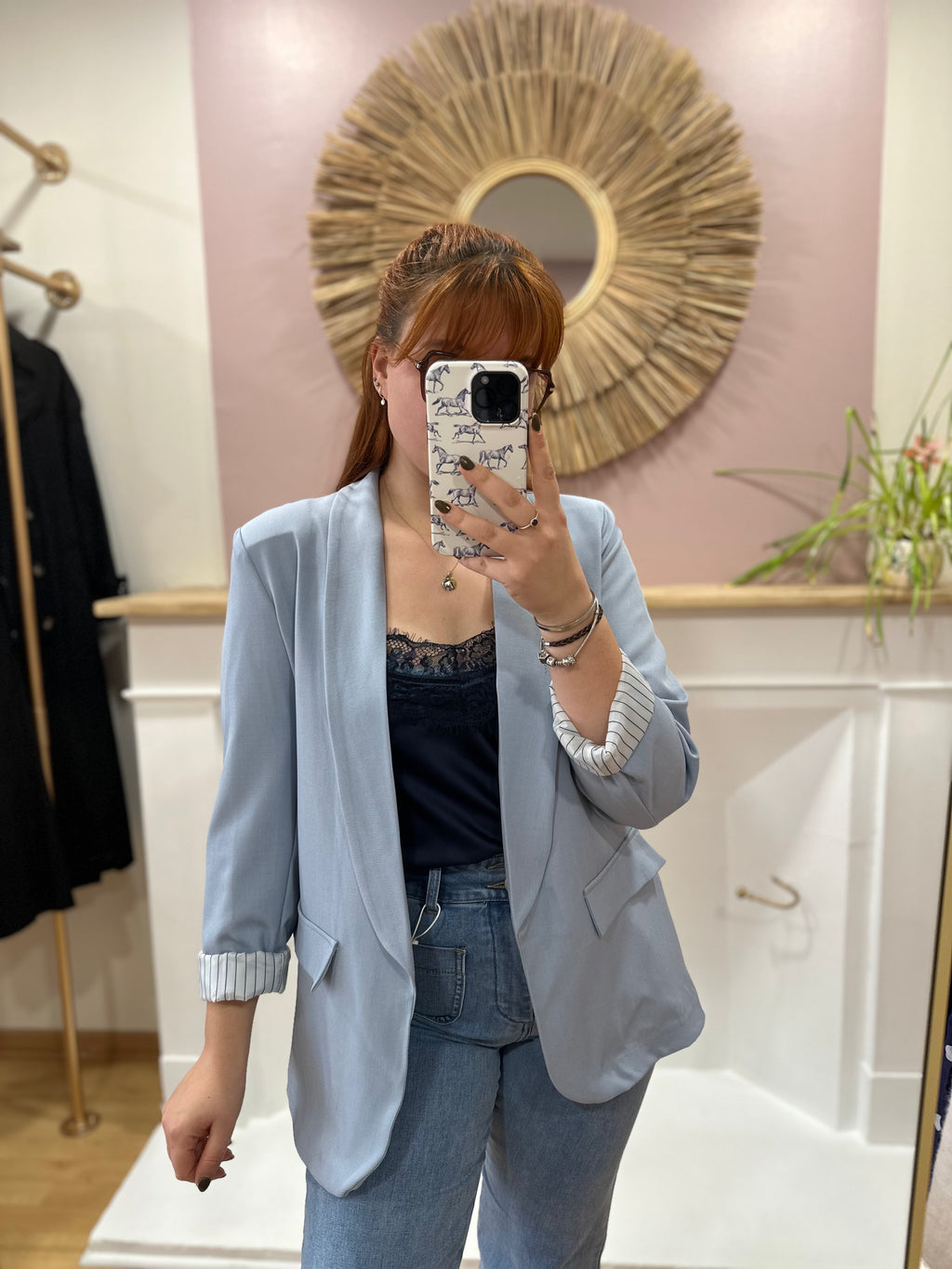 Blazer bleu ciel femme à épaulettes – Doublure rayée – AHJ Fashion – Miss Caprice
