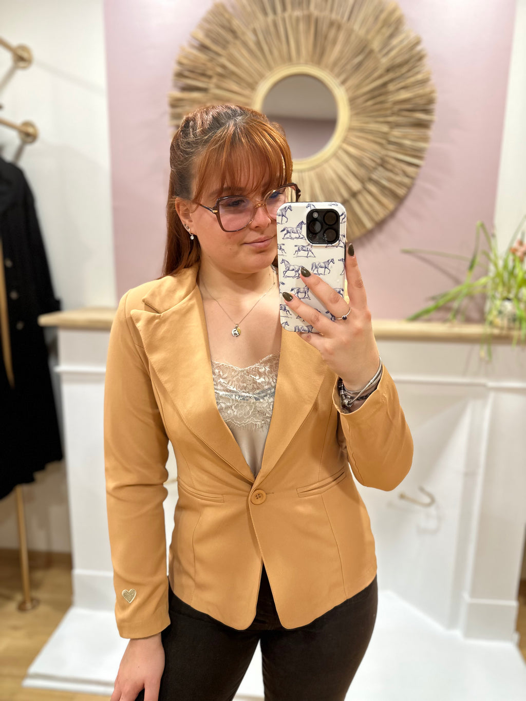 Blazer cintré camel col V femme