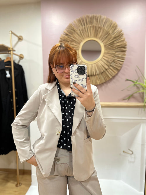 Blazer court femme beige taupe coupe droite – Way Way – Miss Caprice