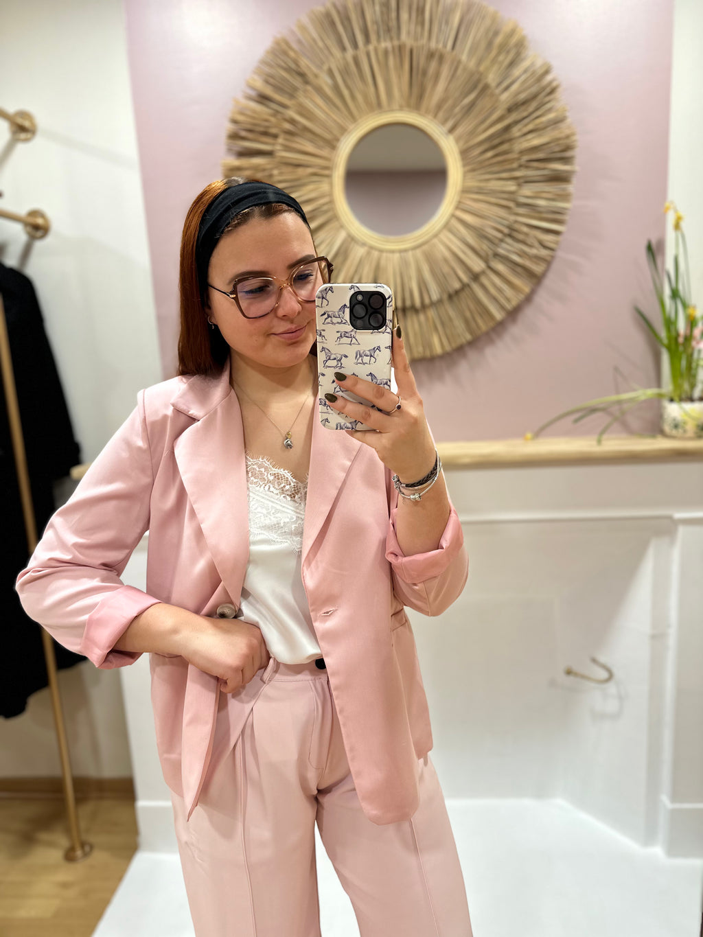 Blazer court femme rose poudré coupe droite – Way Way – Miss Caprice