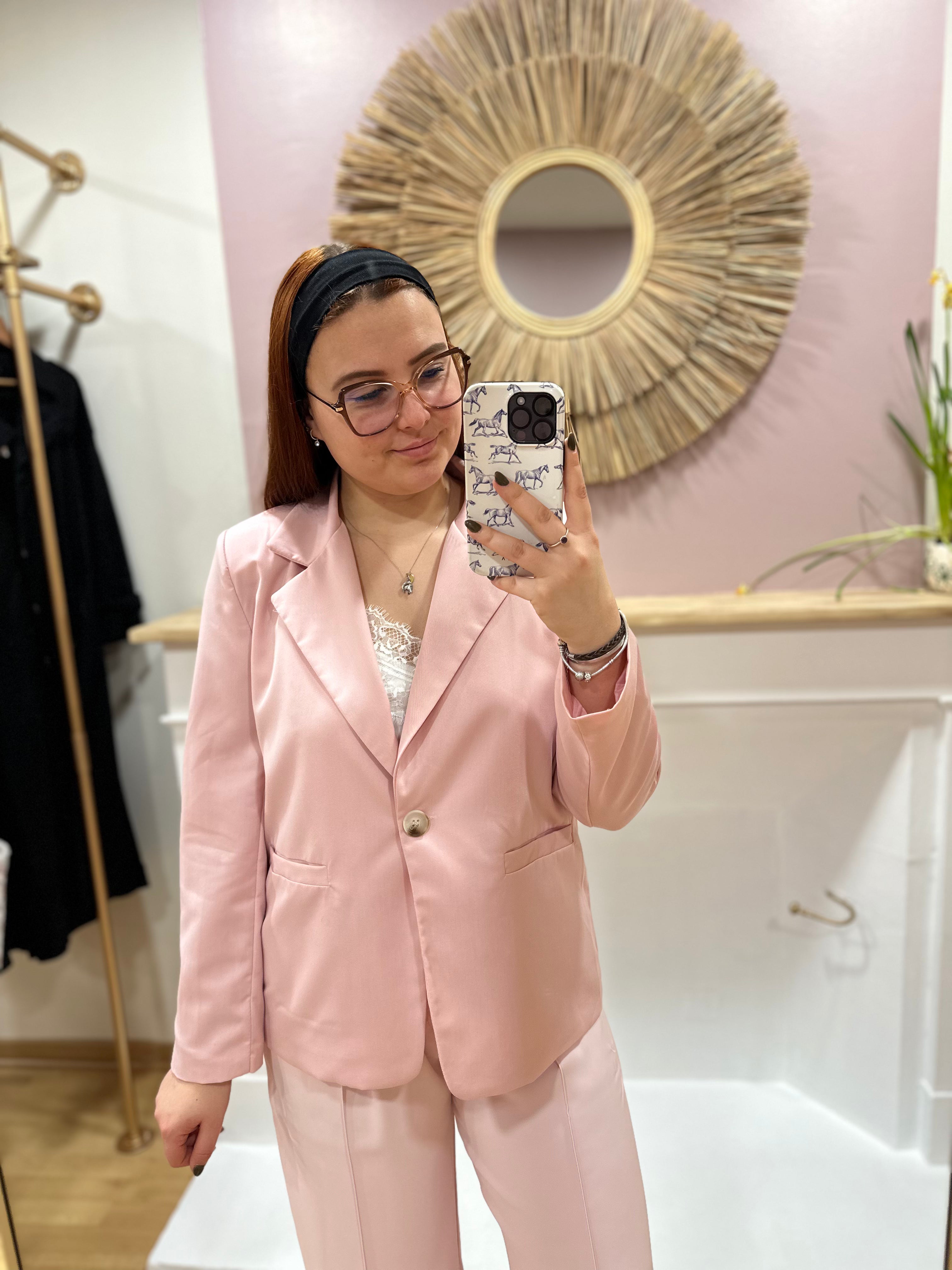 Blazer court femme rose poudré coupe droite – Way Way – Miss Caprice