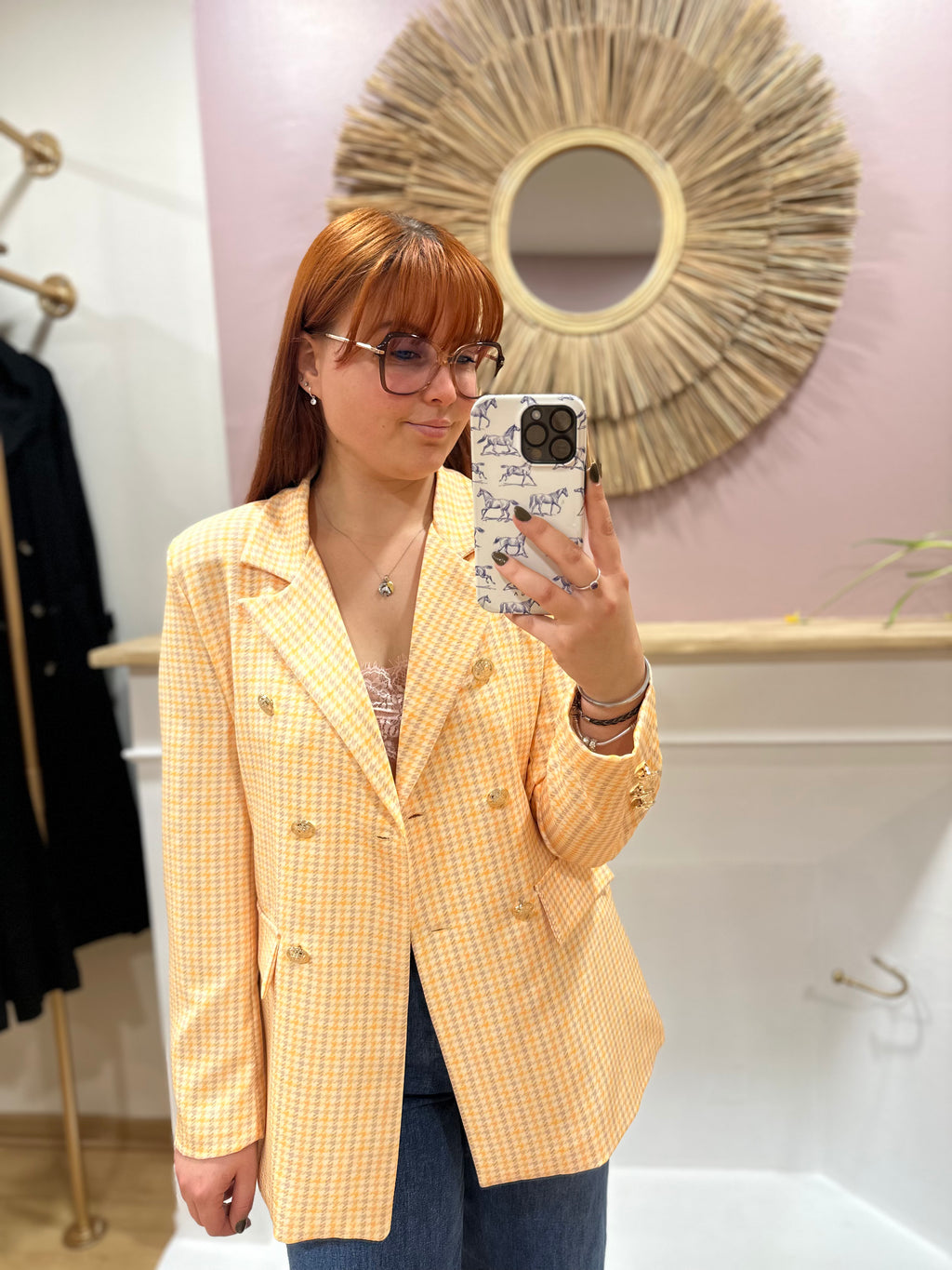 Blazer femme pied-de-poule jaune et blanc coupe droite – V&L – Miss Caprice