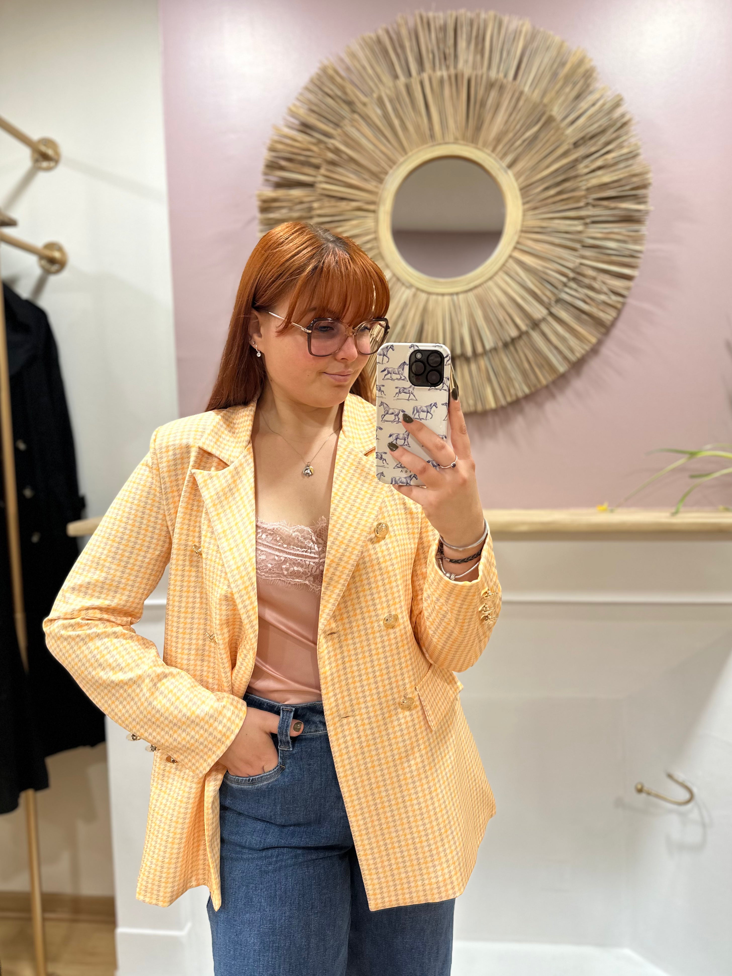 Blazer femme pied-de-poule jaune et blanc coupe droite – V&L – Miss Caprice