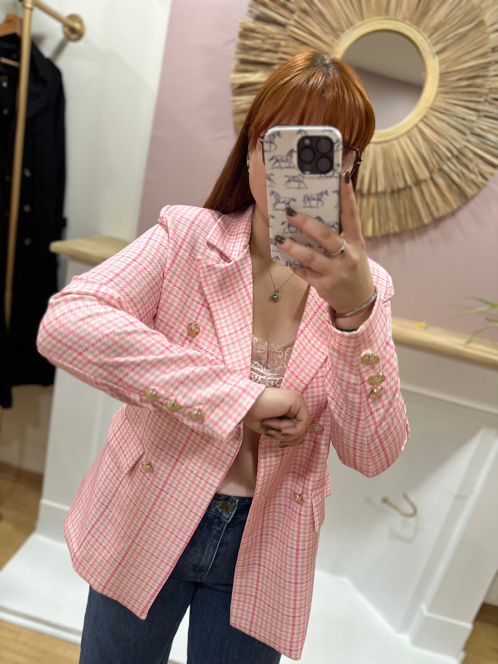 Blazer femme pied-de-poule rose coupe droite – V&L – Miss Caprice