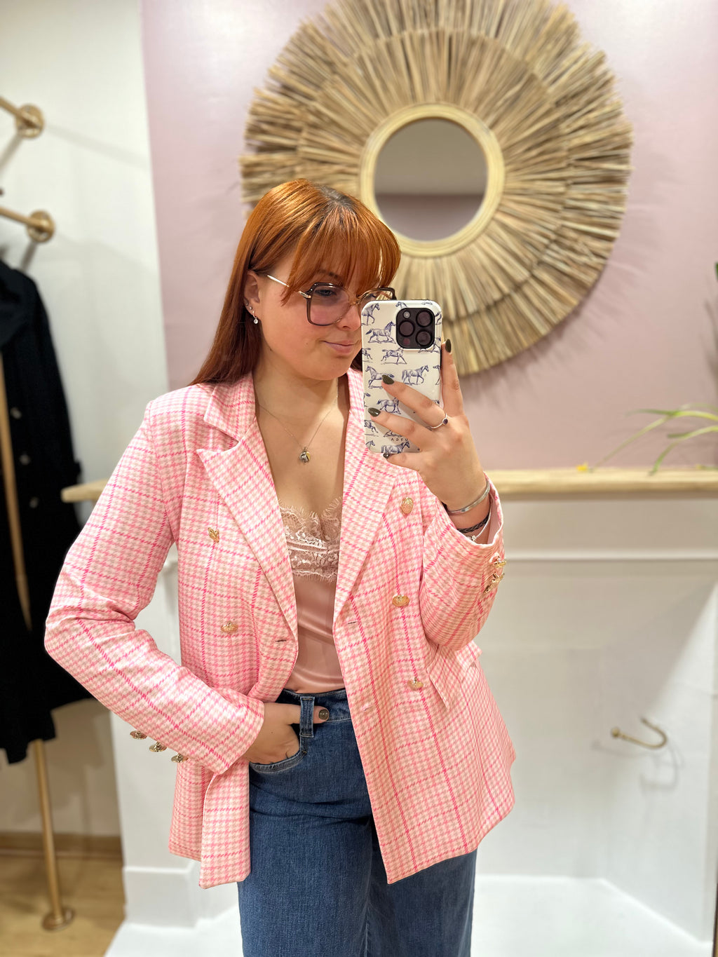 Blazer femme pied-de-poule rose coupe droite – V&L – Miss Caprice