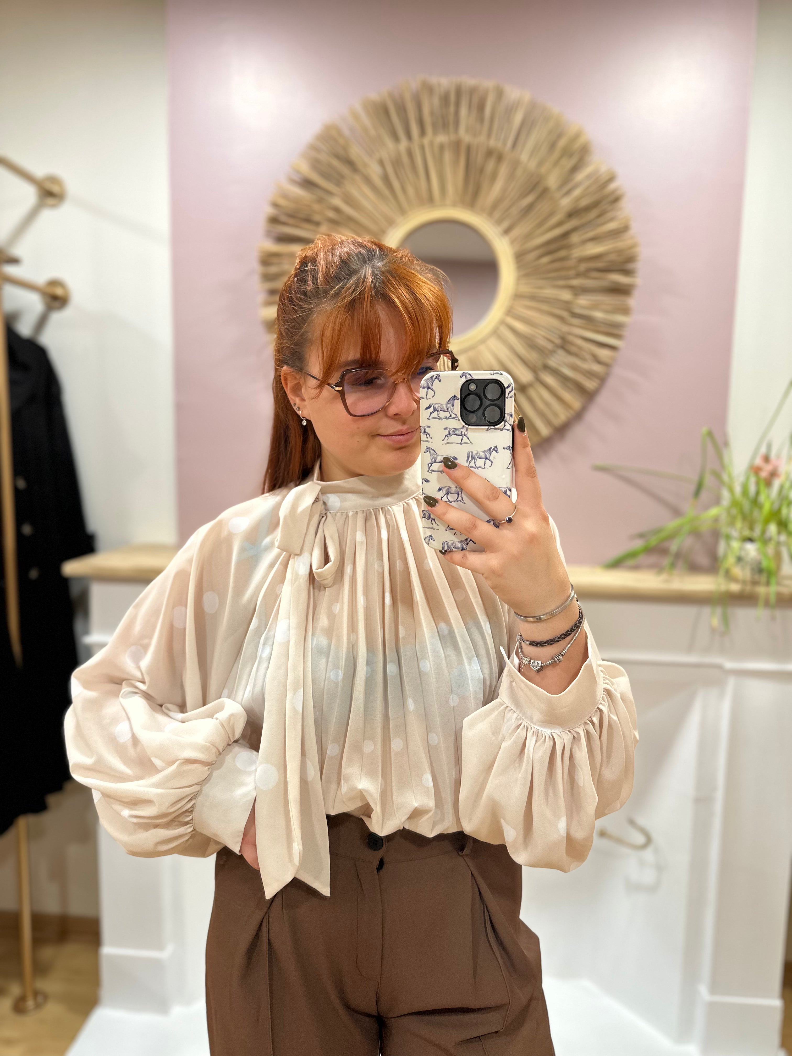Blouse fluide beige à pois blancs femme