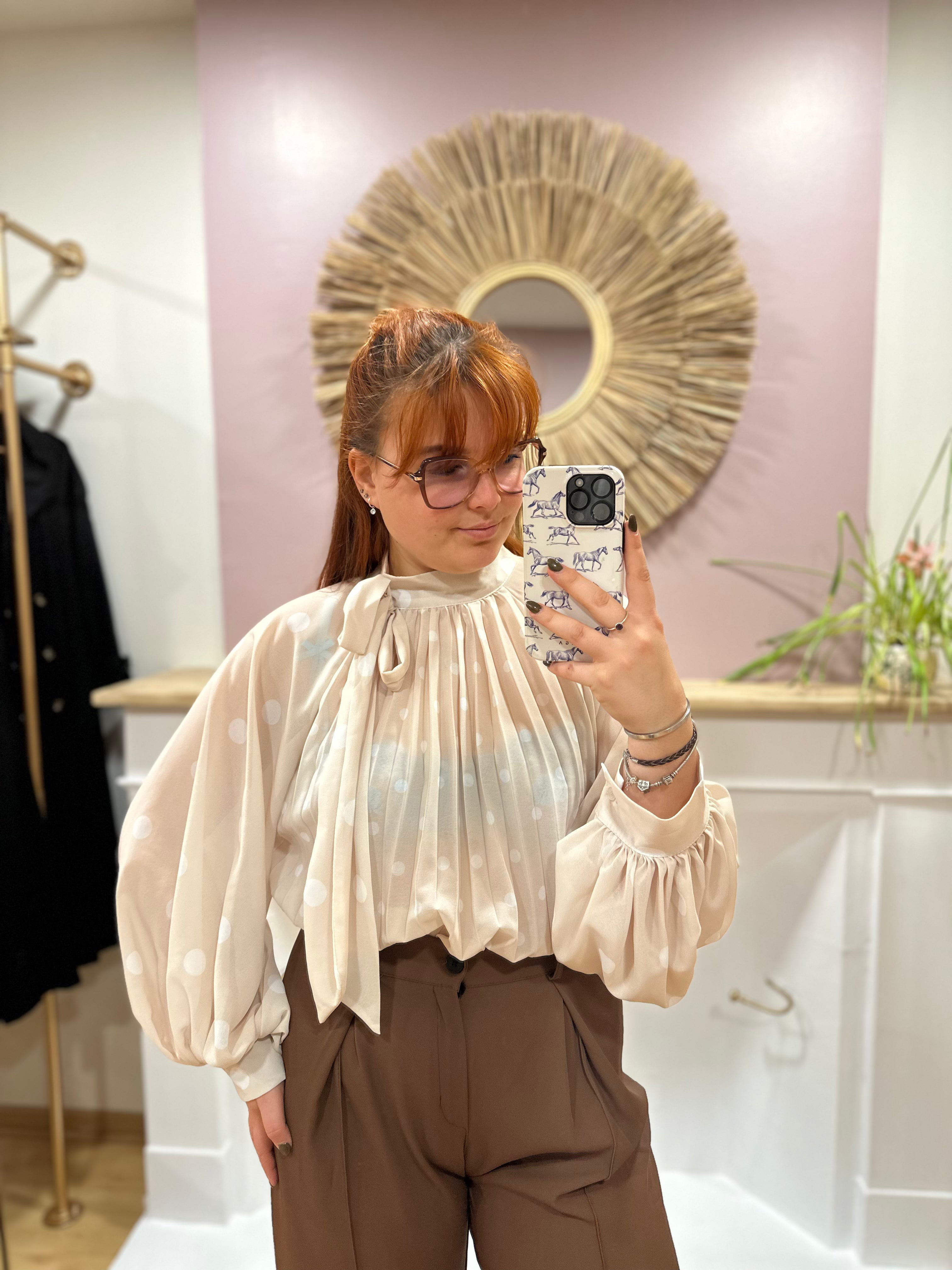 Blouse fluide beige à pois blancs femme