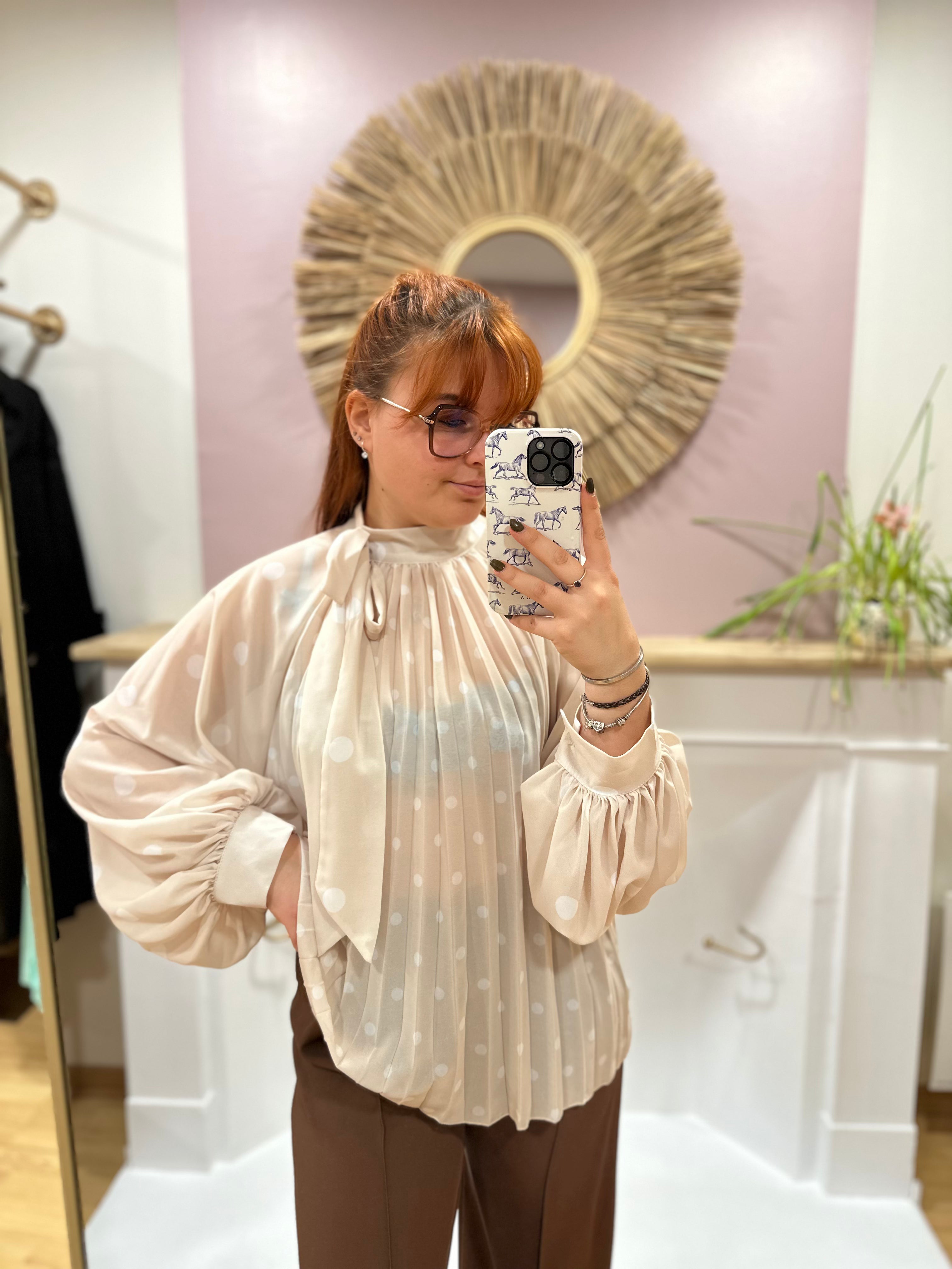 Blouse fluide beige à pois blancs femme