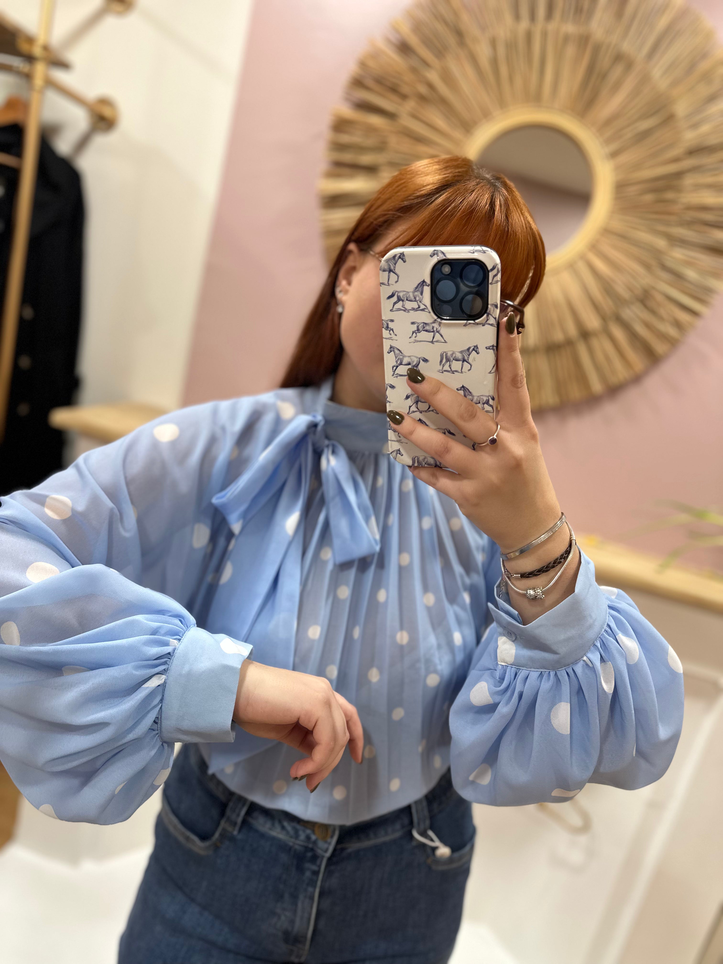 Blouse femme bleu ciel à pois blancs manches ballon – Enoioy – Miss Caprice