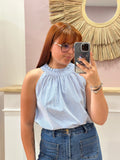 Blouse bleu ciel femme à fines rayures blanches avec col volanté – In April 1986 – Miss Caprice