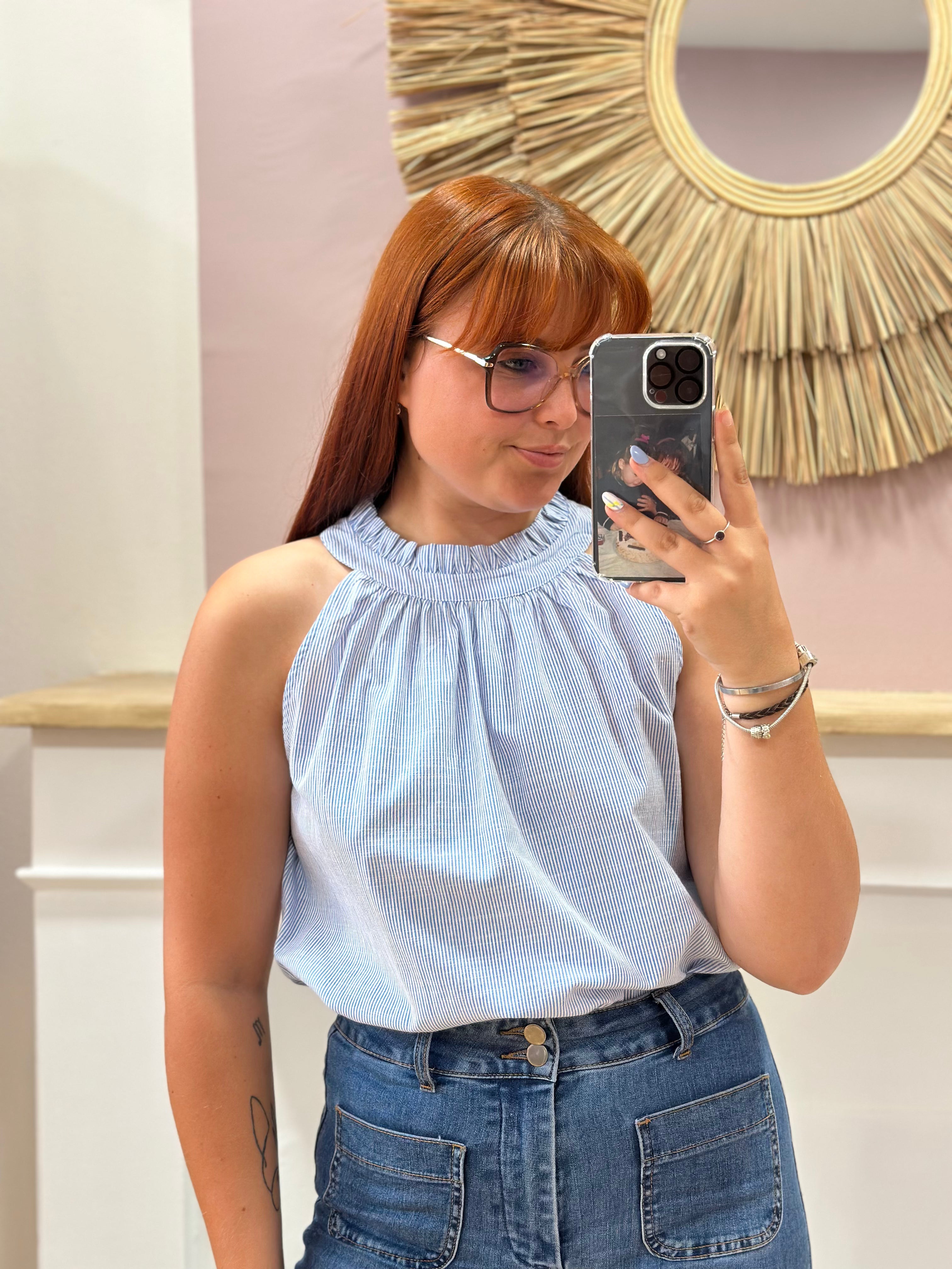 Blouse bleu ciel femme à fines rayures blanches avec col volanté – In April 1986 – Miss Caprice