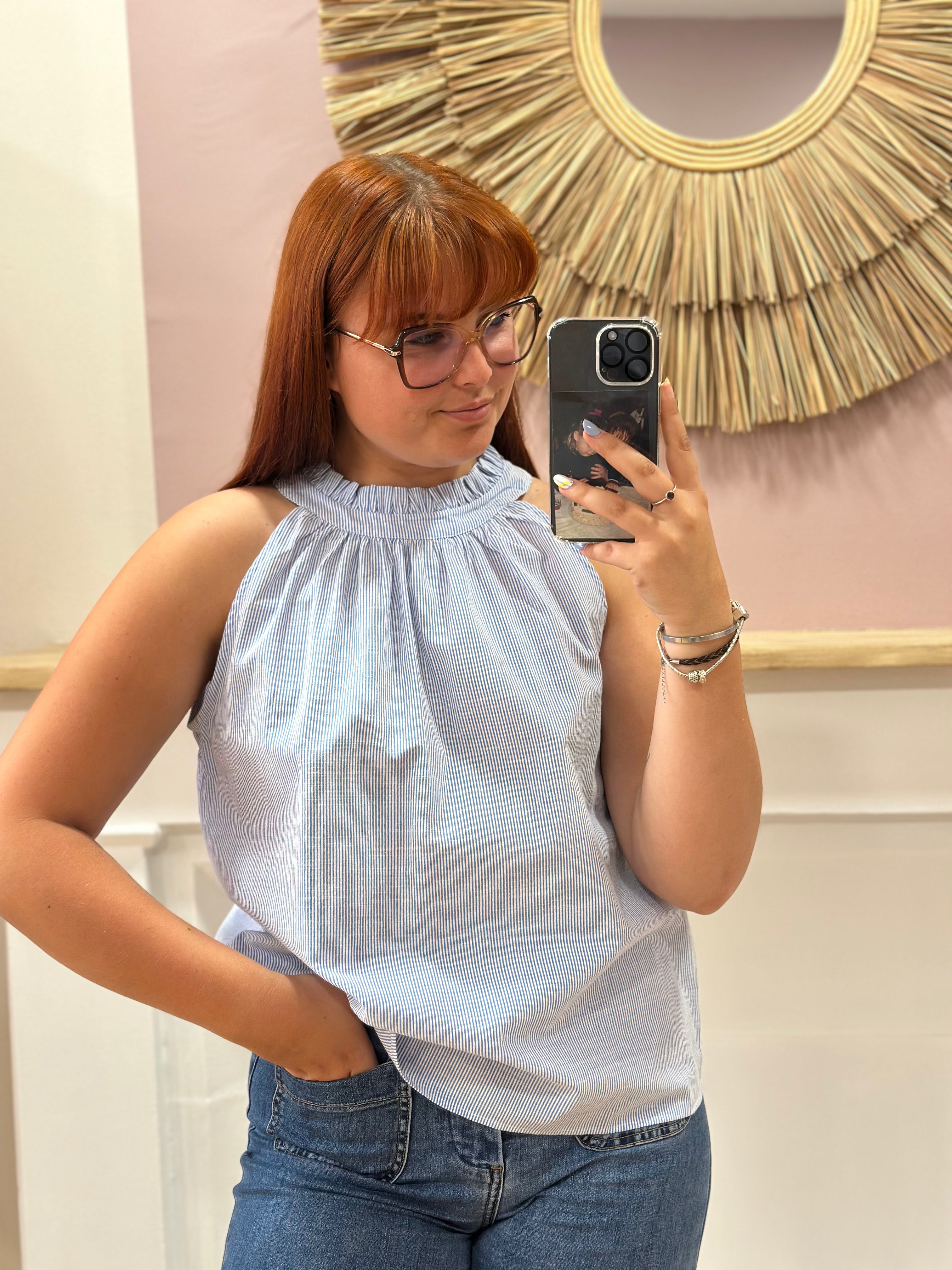 Blouse bleu ciel femme à fines rayures blanches avec col volanté – In April 1986 – Miss Caprice