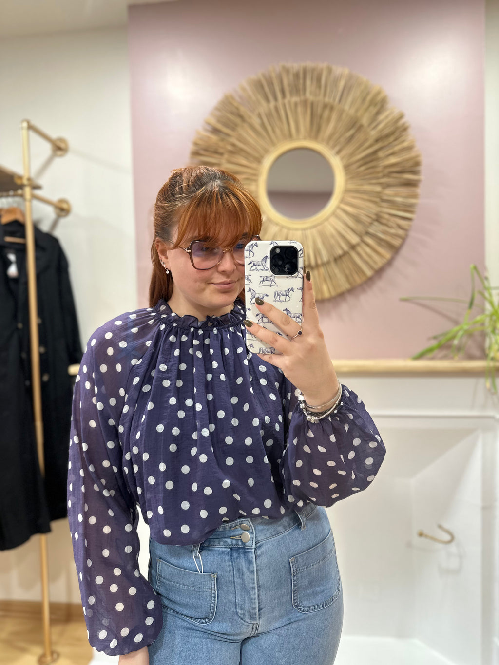 Blouse bleu marine à pois blancs femme – Froufrou col – Amy & Clo – Miss Caprice