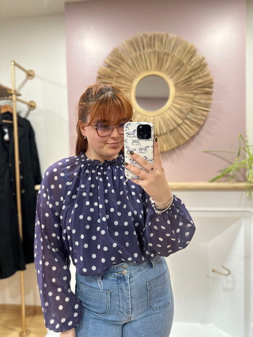 Blouse bleu marine à pois blancs femme – Froufrou col – Amy & Clo – Miss Caprice