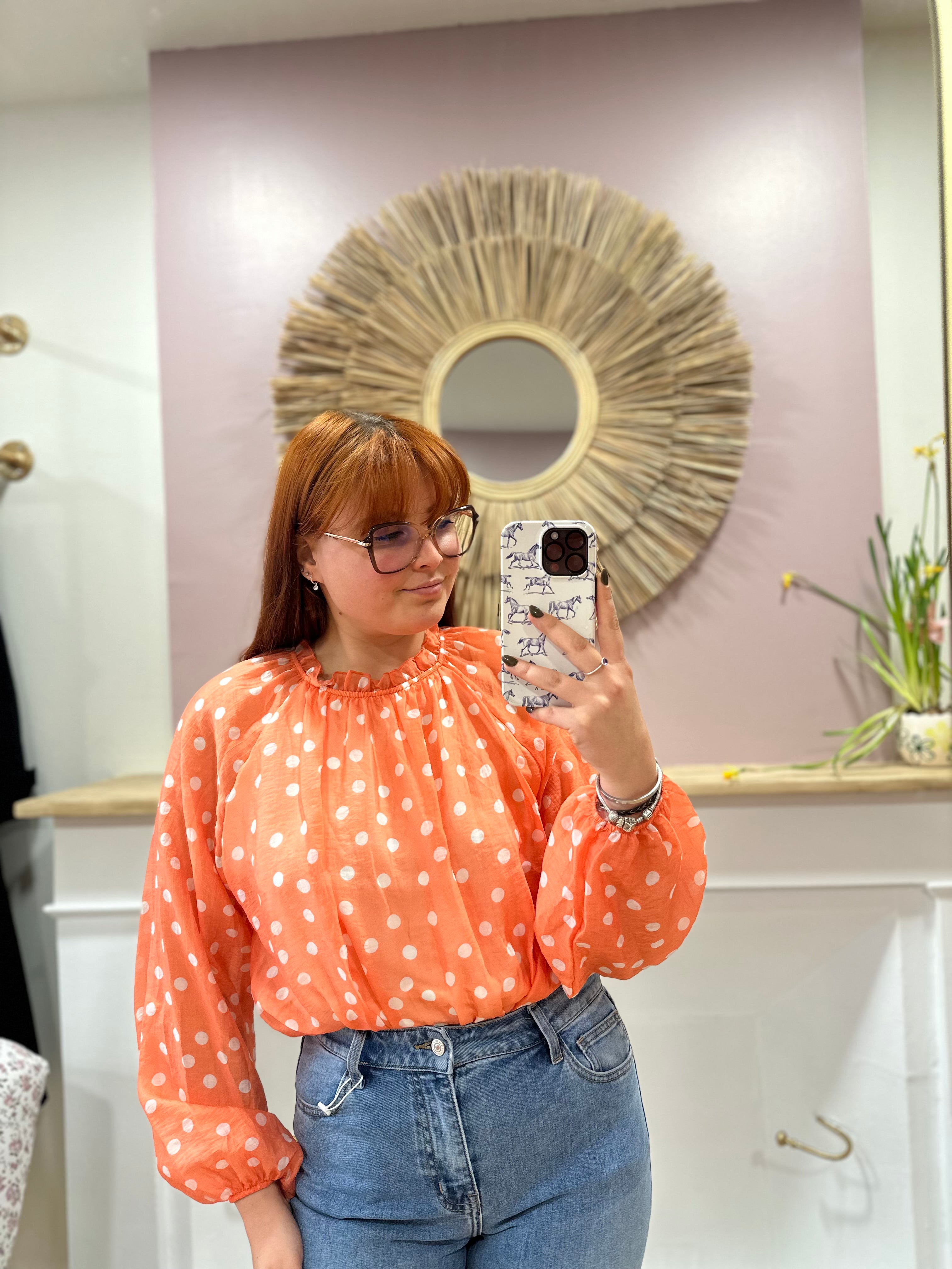 Blouse fluide femme orange pastel à pois blancs col rond – Amy and Clo – Miss Caprice
