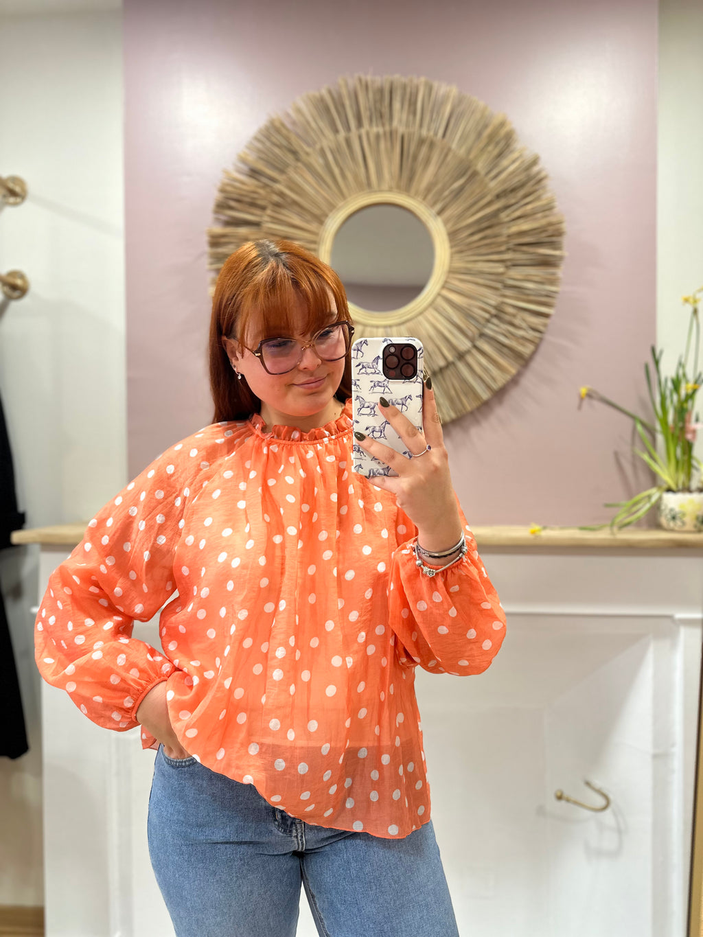 Blouse fluide femme orange pastel à pois blancs col rond – Amy and Clo – Miss Caprice