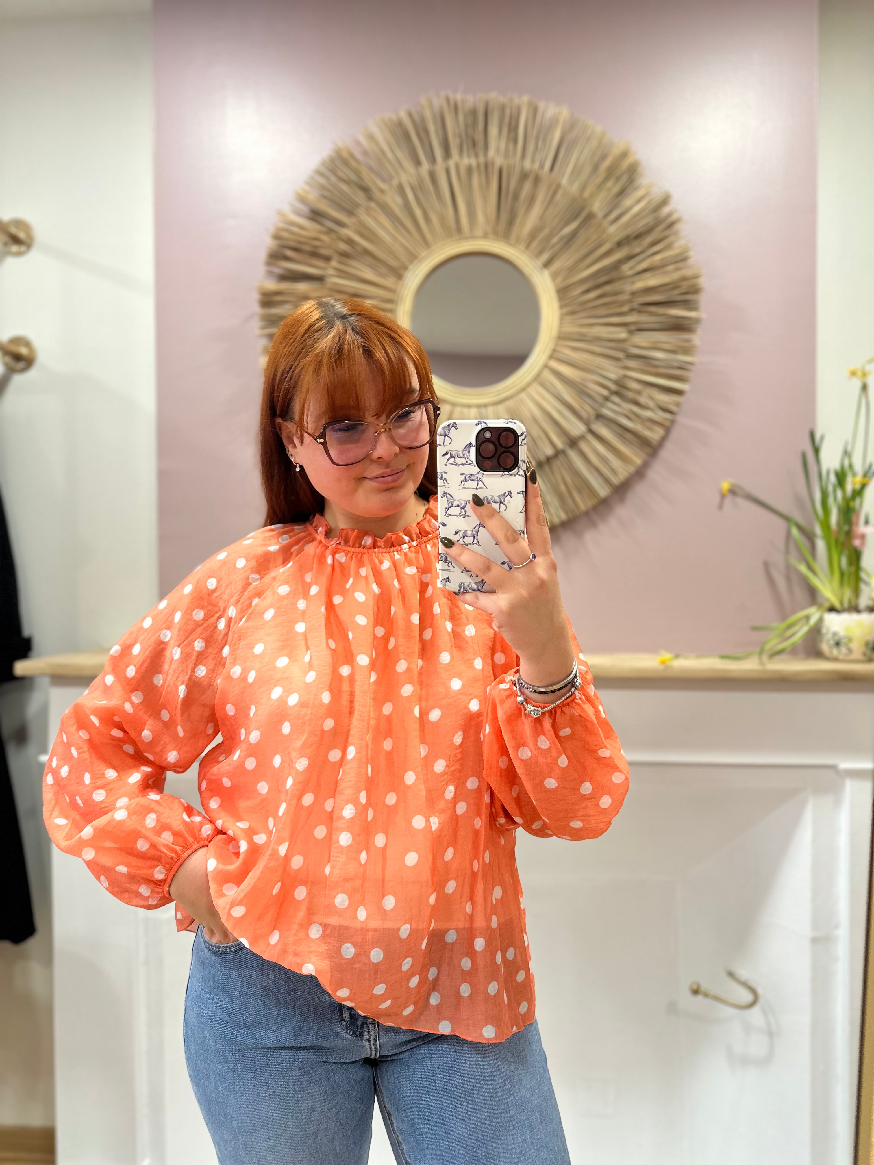 Blouse fluide femme orange pastel à pois blancs col rond – Amy and Clo – Miss Caprice
