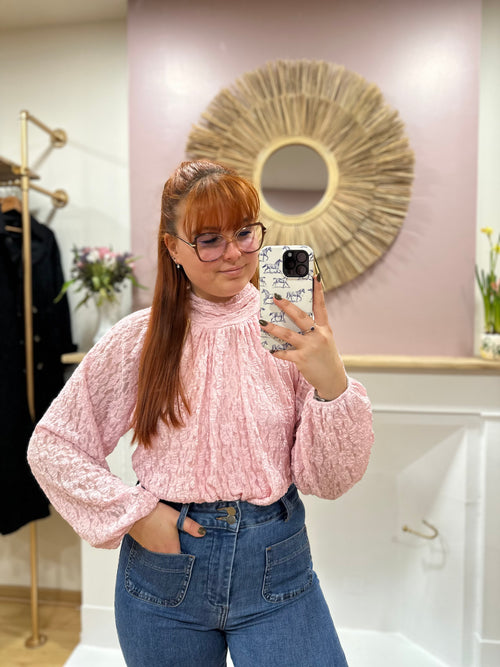 Blouse femme rose pâle à dentelle manches longues – Amy and Clo – Miss Caprice