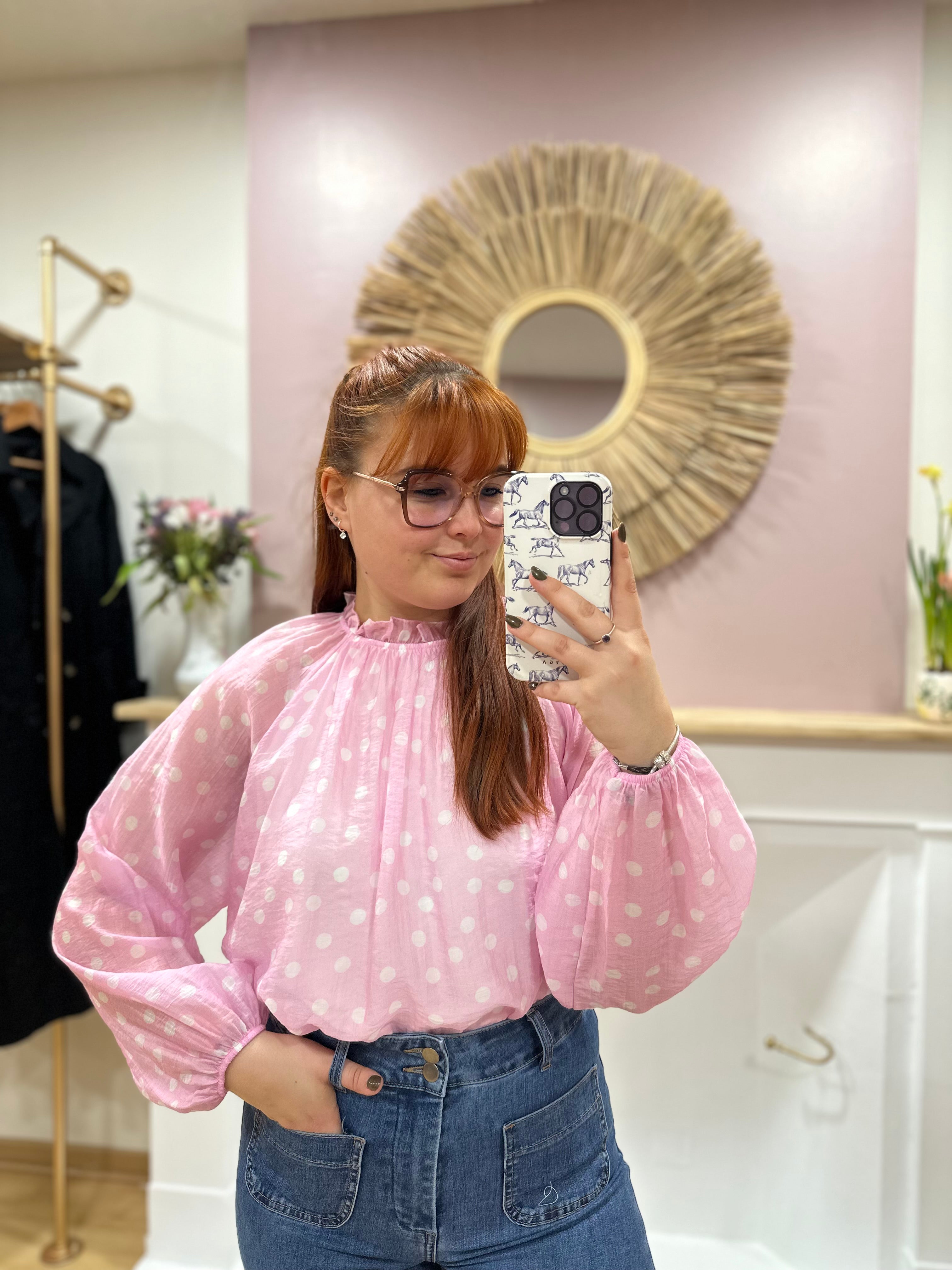 Blouse rose femme à pois blancs col rond – Amy and Clo – Miss Caprice