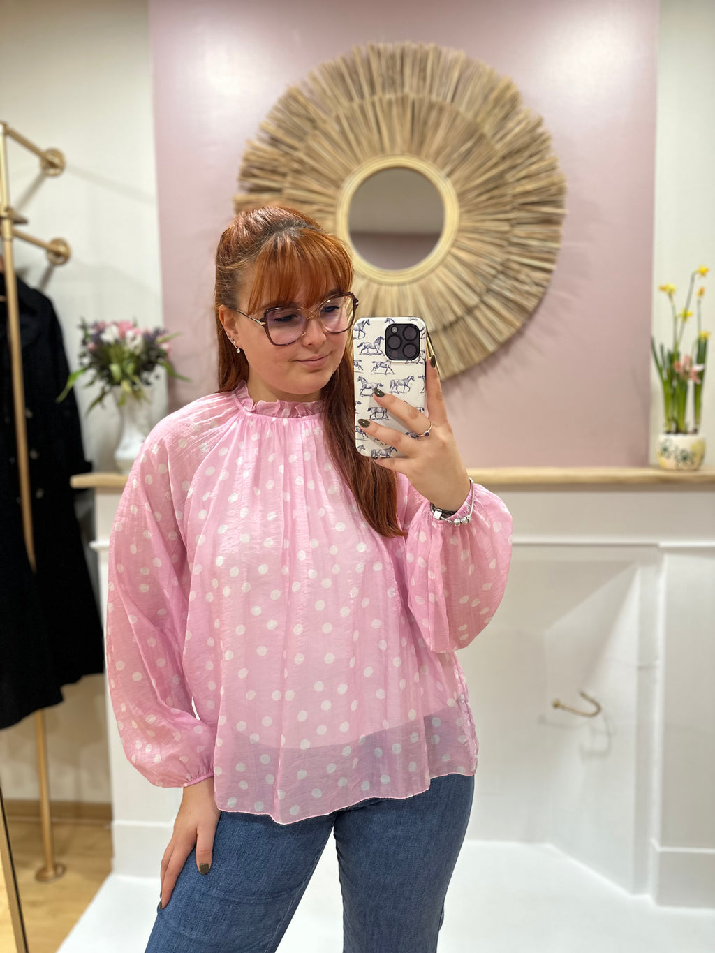 Blouse rose femme à pois blancs col rond – Amy and Clo – Miss Caprice