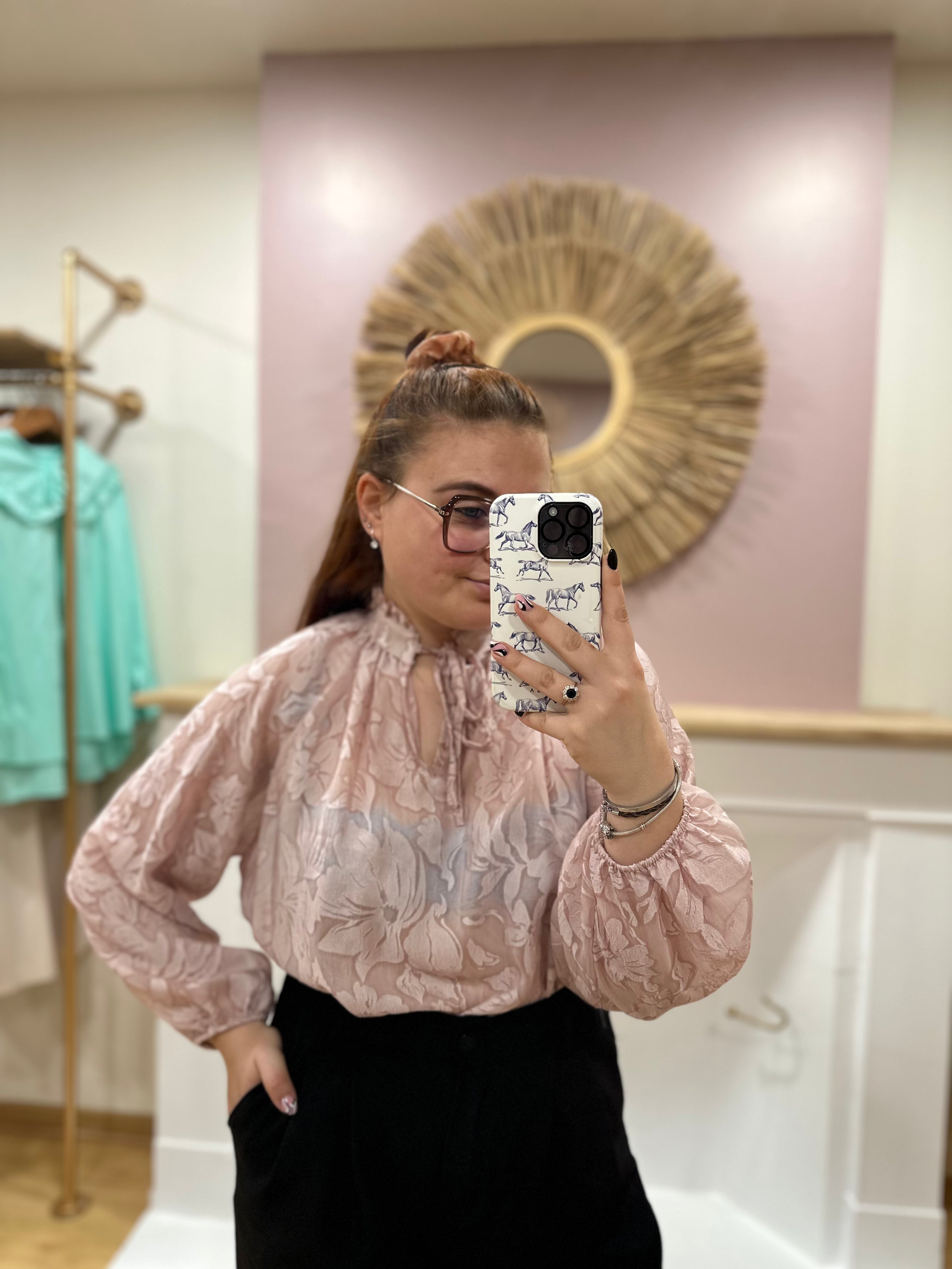 Blouse vieux rose fleurie femme – Col volant – Amy & Clo – Miss Caprice