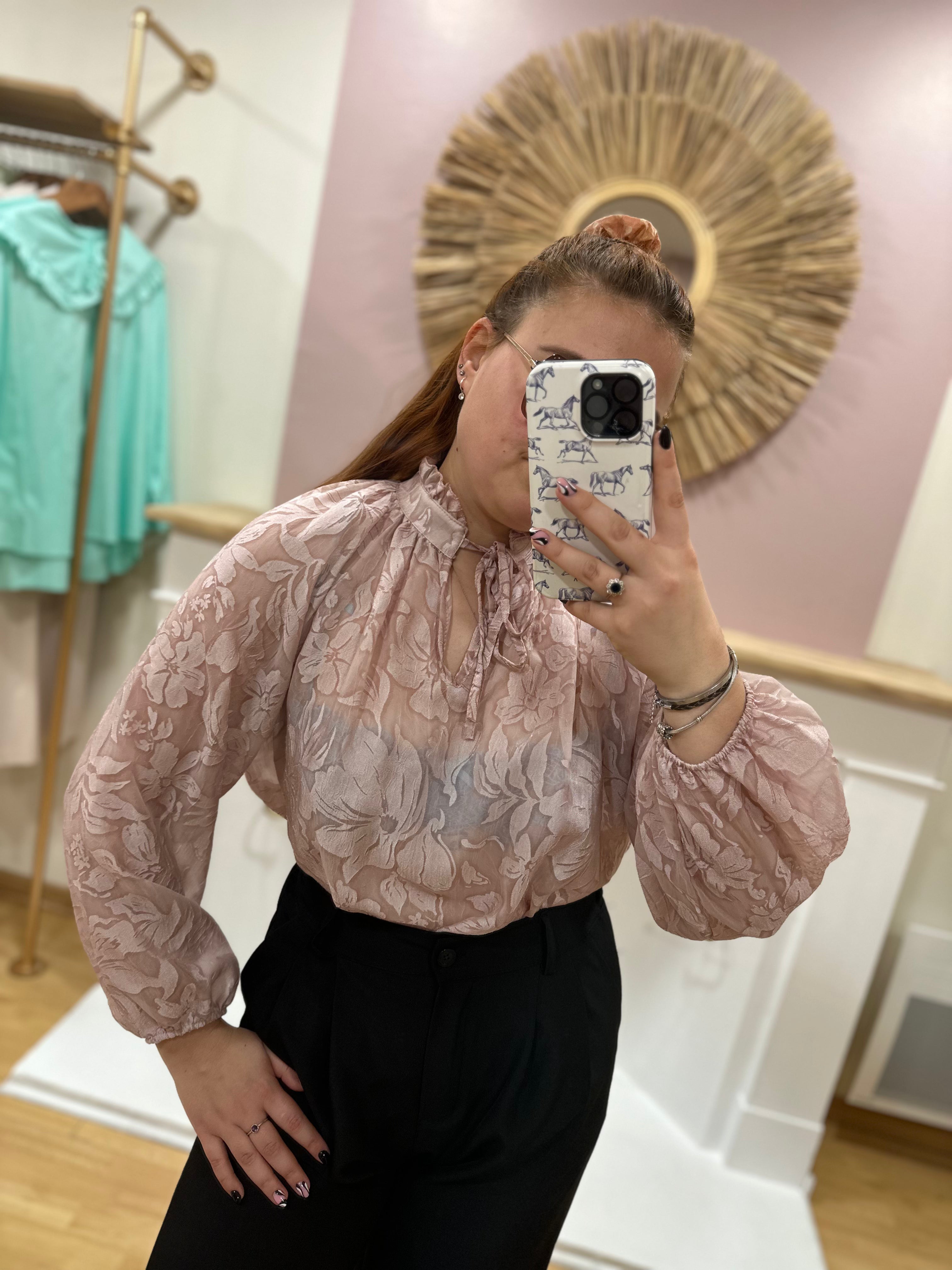 Blouse vieux rose fleurie femme – Col volant – Amy & Clo – Miss Caprice