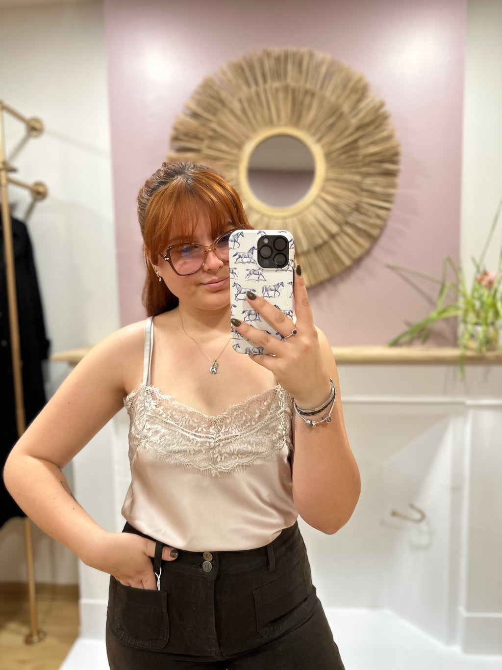 Caraco satin beige à dentelle femme
