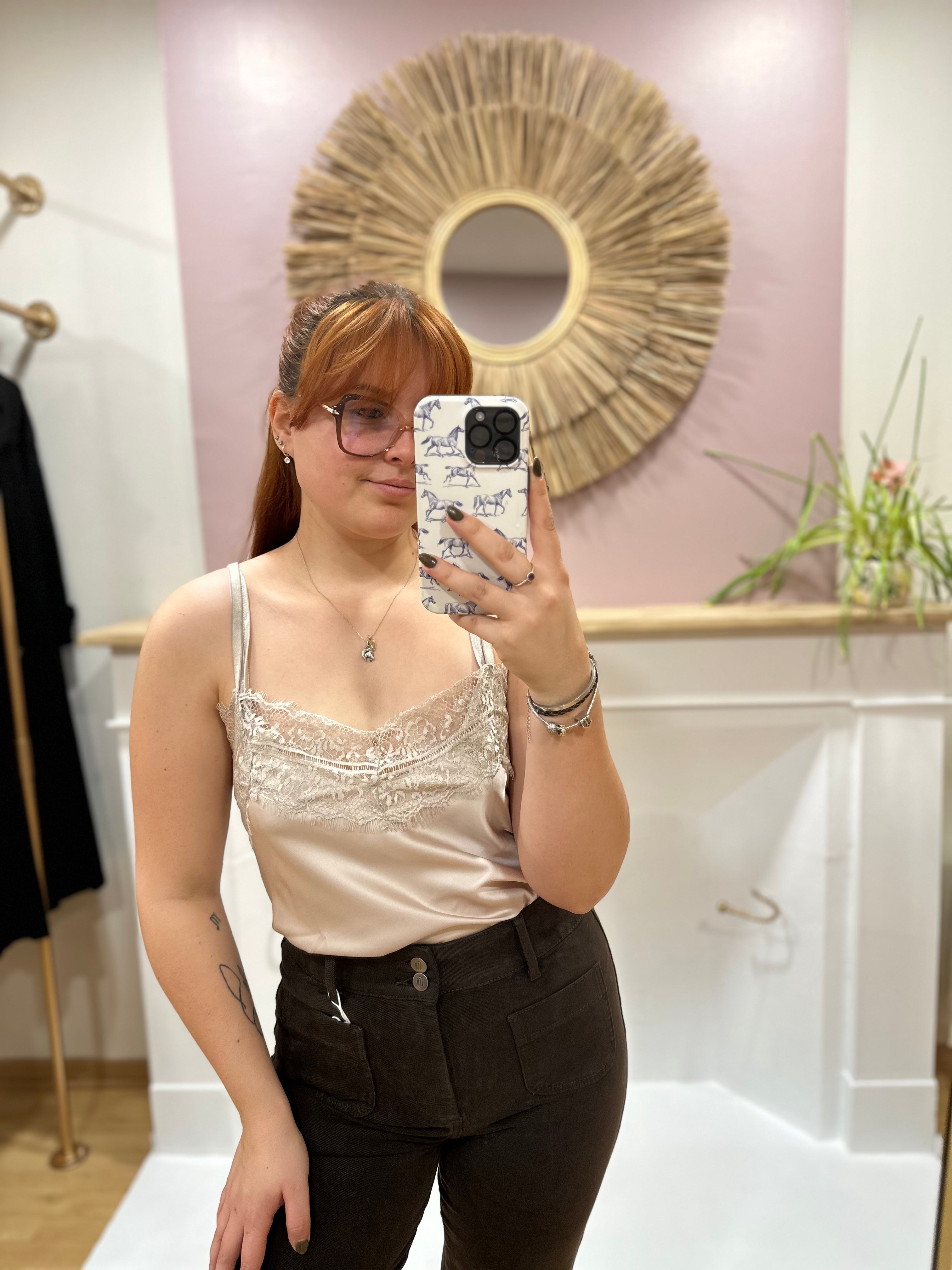 Caraco satin beige à dentelle femme