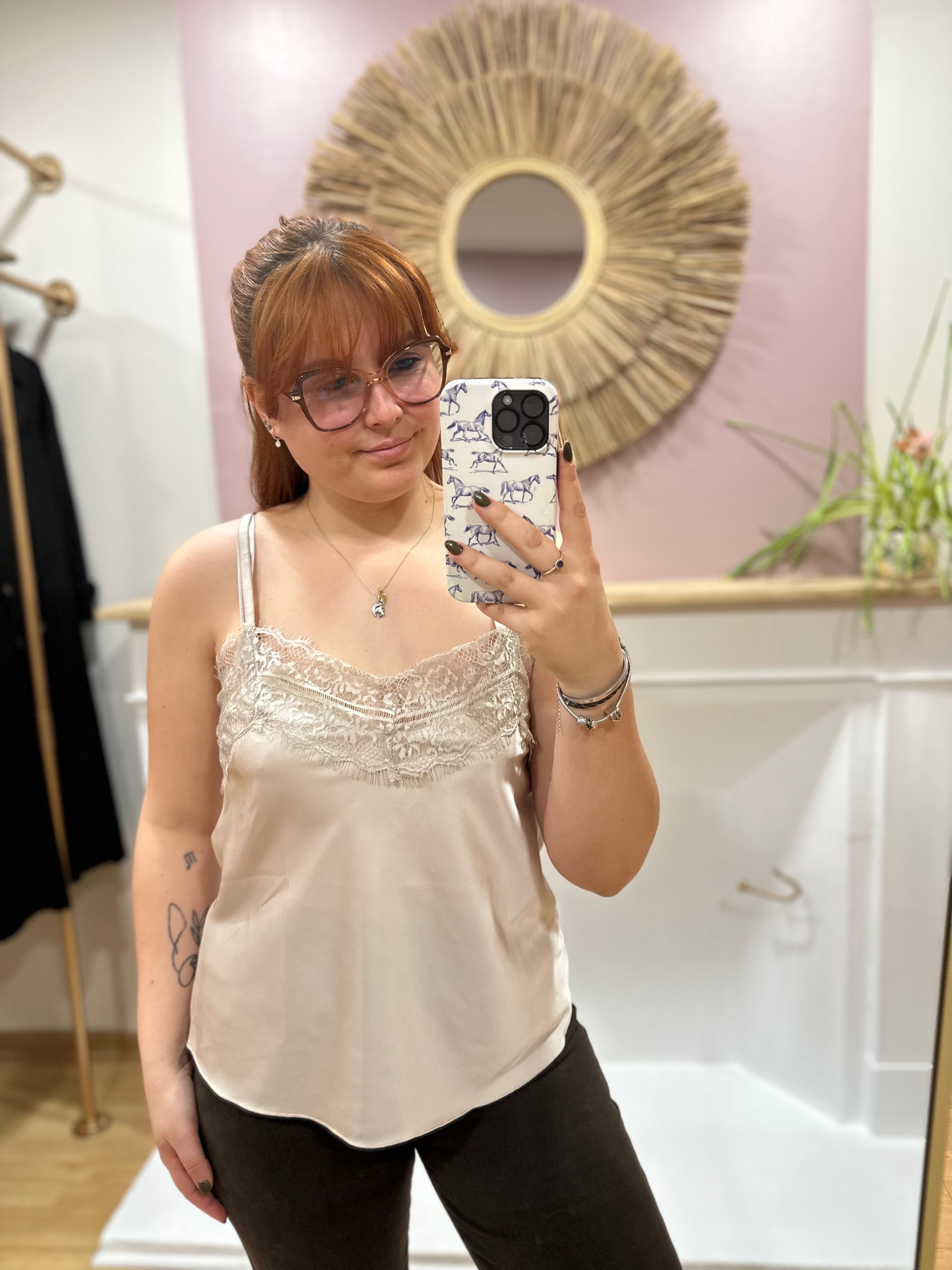 Caraco satin beige à dentelle femme
