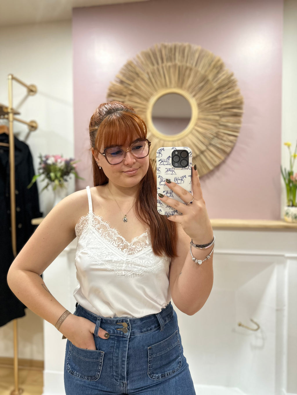 Caraco blanc femme à dentelle avec bretelles réglables – La Fée Rose – Miss Caprice