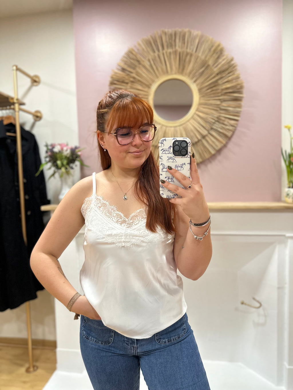 Caraco blanc femme à dentelle avec bretelles réglables – La Fée Rose – Miss Caprice
