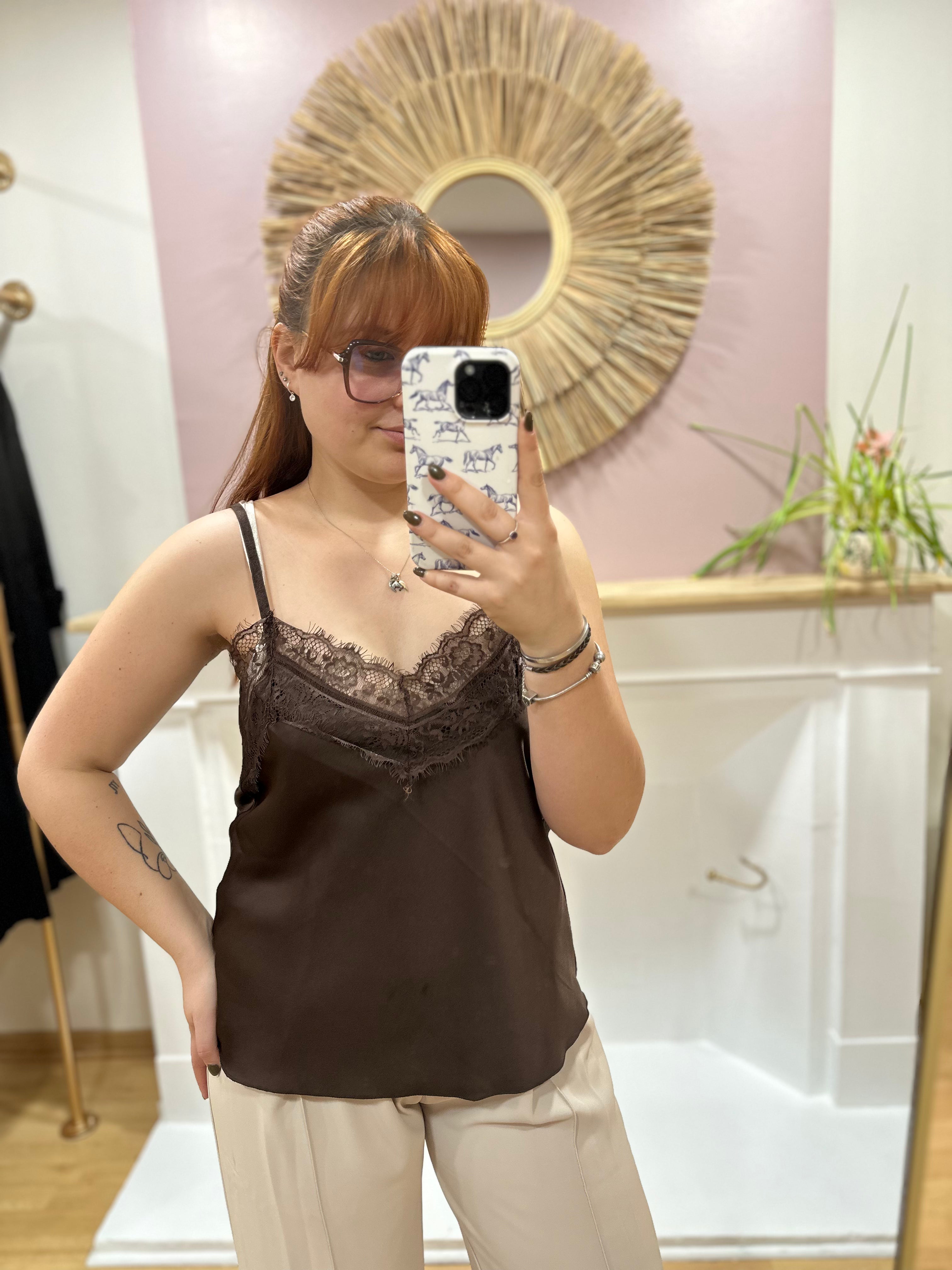 Caraco satin chocolat à dentelle femme