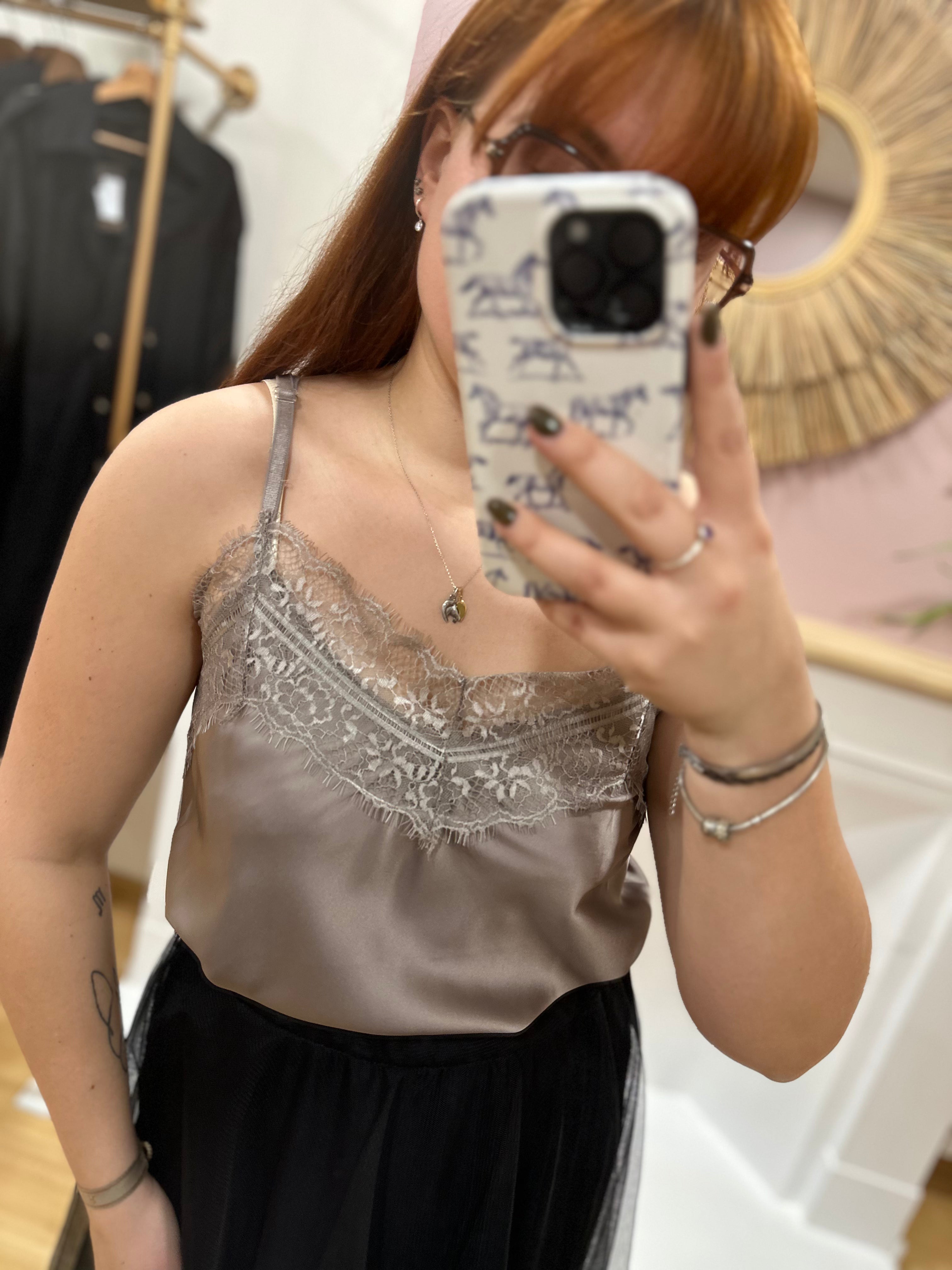 Caraco femme taupe satiné dentelle bretelles réglables – La Fée Rose Paris – Miss Caprice