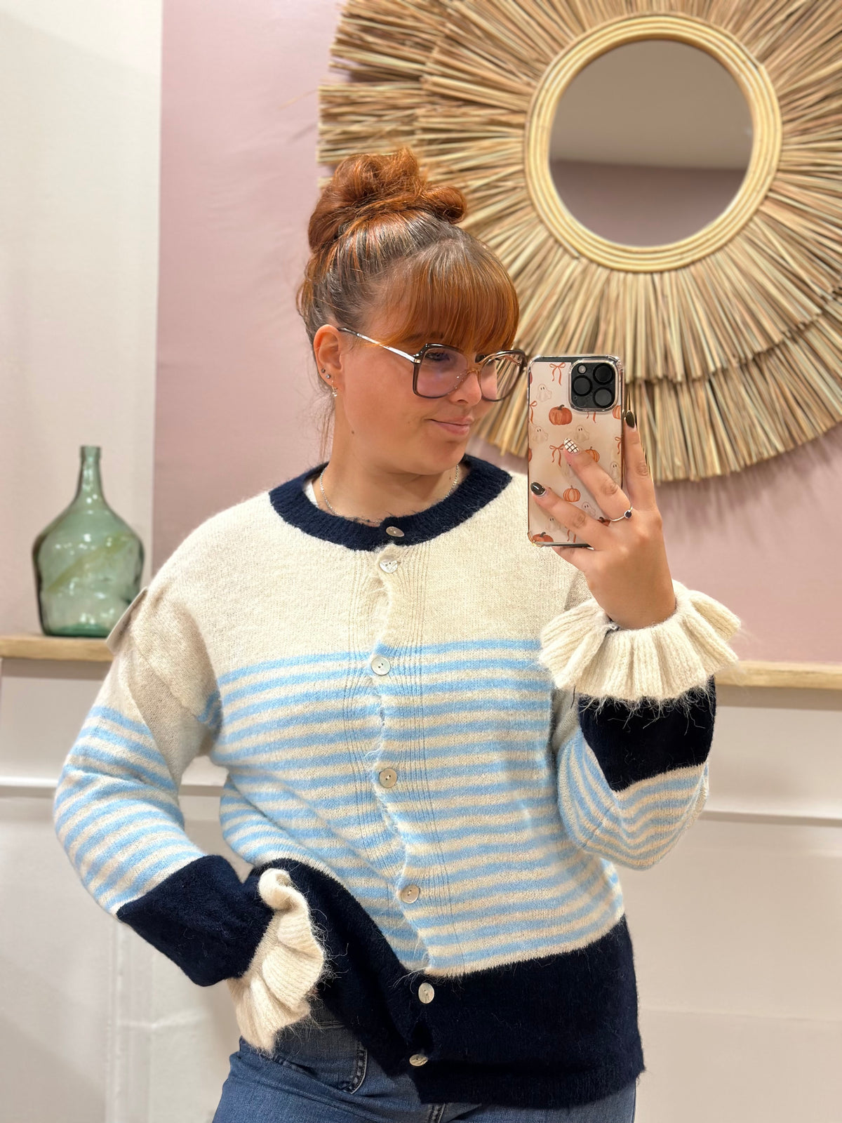 Cardigan femme rayé bleu ciel et écru avec finitions bleu marine et col rond – Schilo Jolie Made in Italy – Miss Caprice