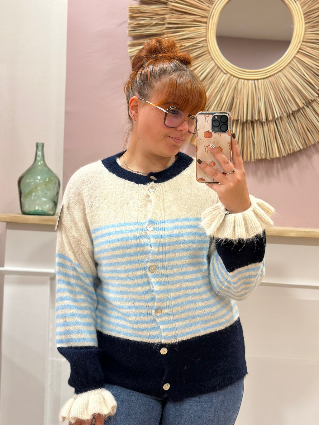 Cardigan femme rayé bleu ciel et écru avec finitions bleu marine et col rond – Schilo Jolie Made in Italy – Miss Caprice