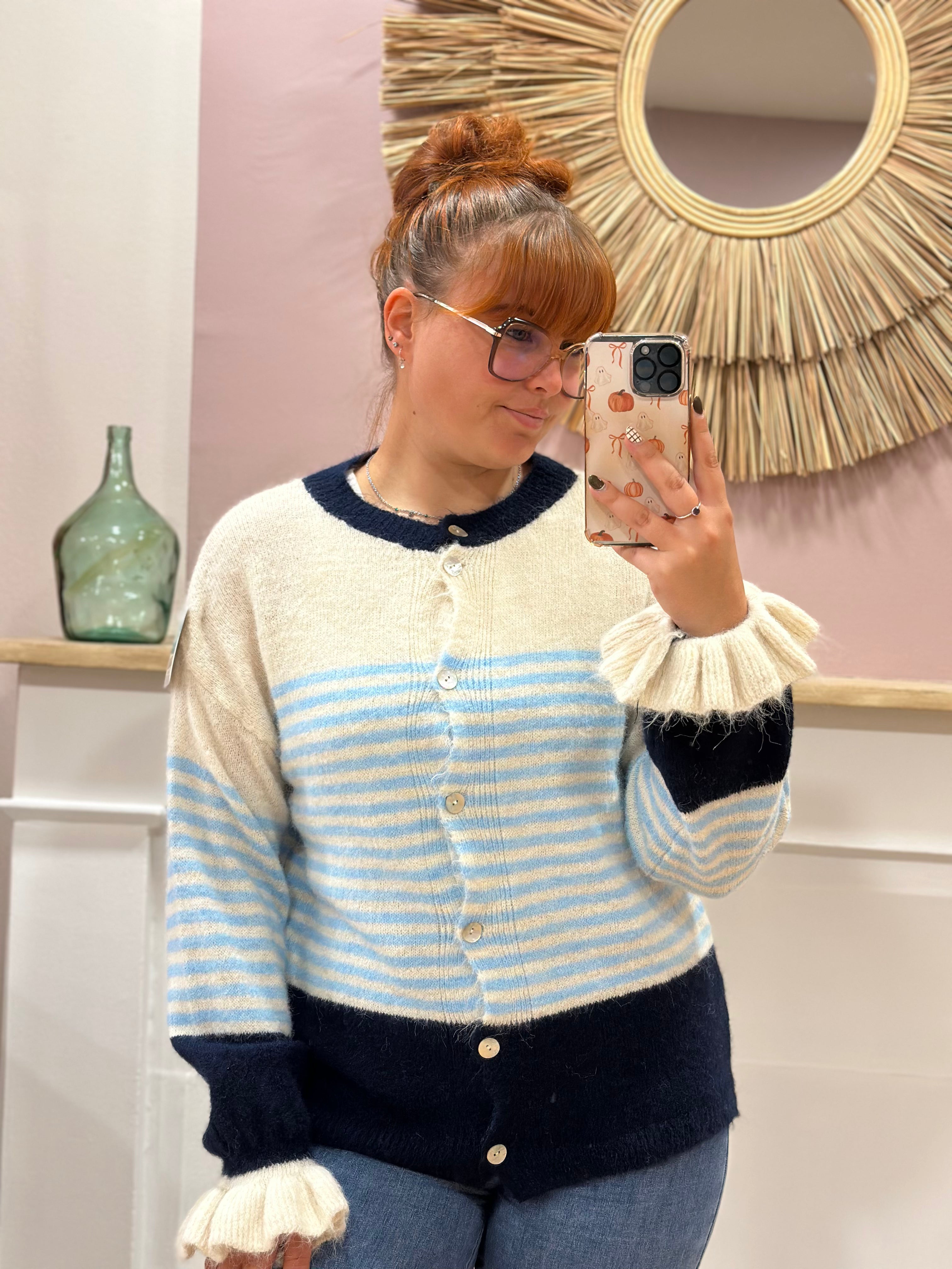 Cardigan femme rayé bleu ciel et écru avec finitions bleu marine et col rond – Schilo Jolie Made in Italy – Miss Caprice
