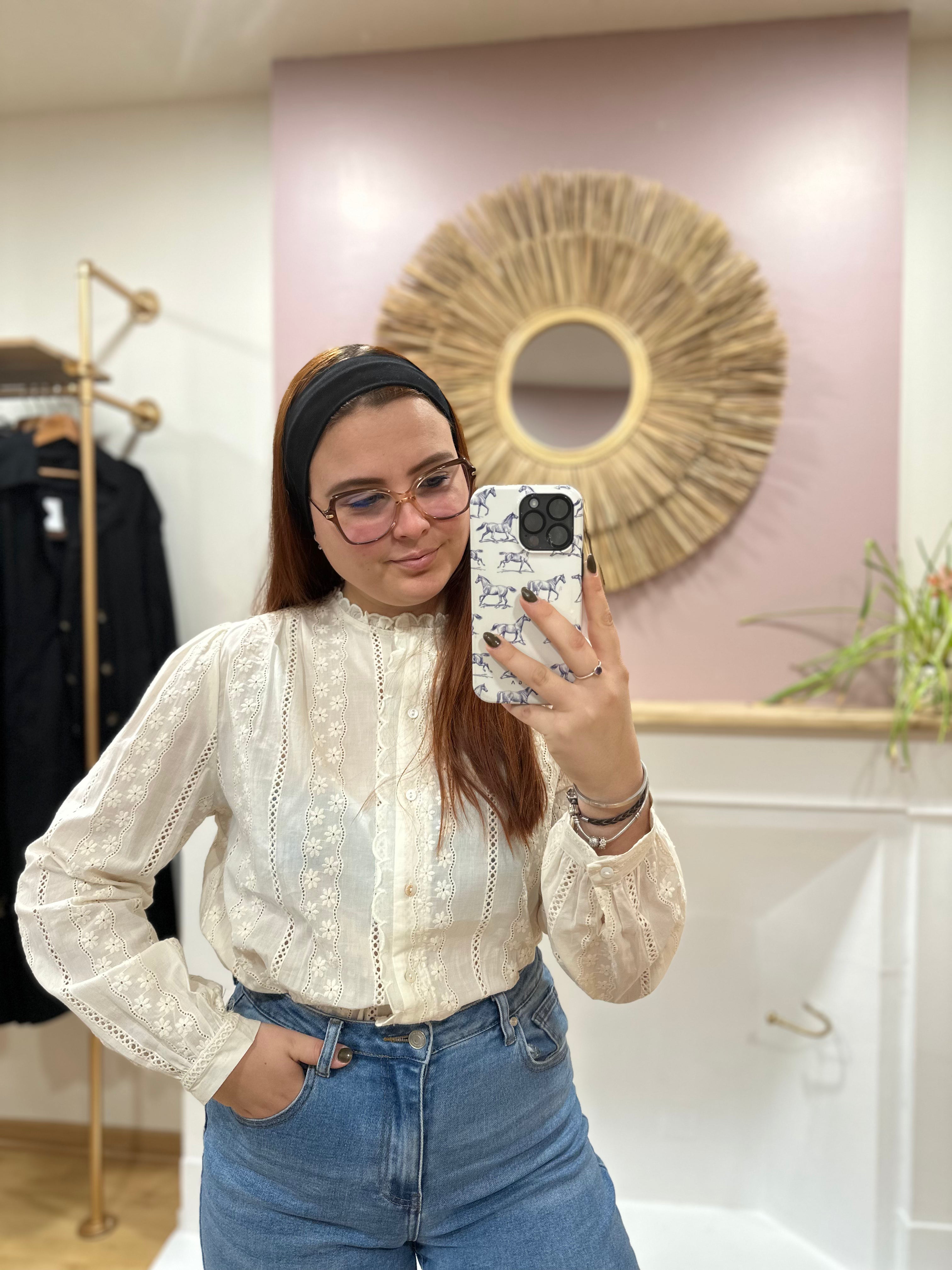 Chemise beige grande taille femme – Broderie anglaise – Col rond – Froufrous – In April 1986 – Miss Caprice