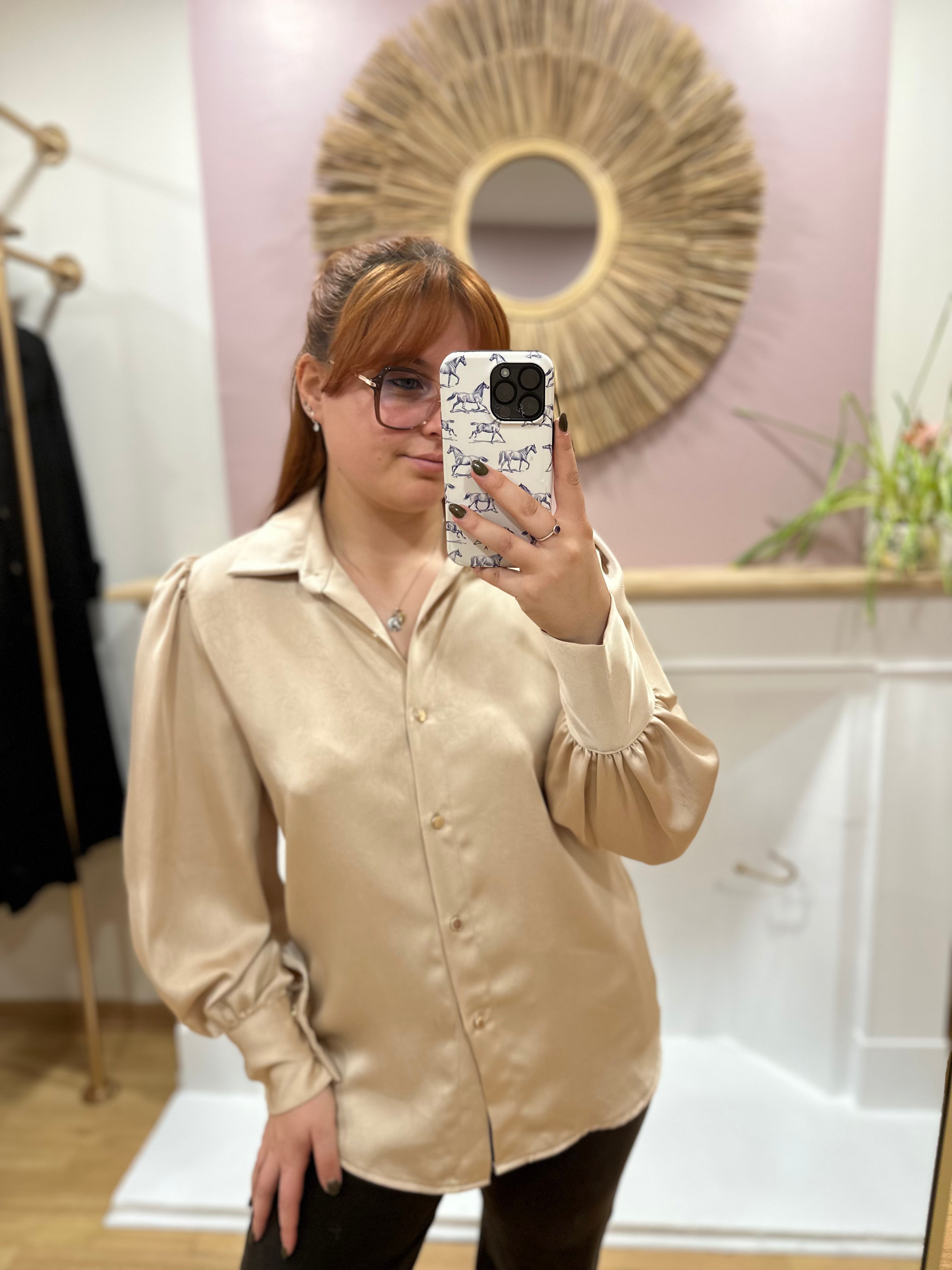 Chemise satinée beige coupe droite femme