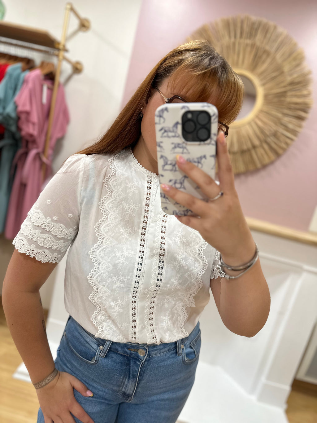 Chemise blanche femme – Broderie anglaise – Manches courtes – Dentelle – In April 1986 – Miss Caprice