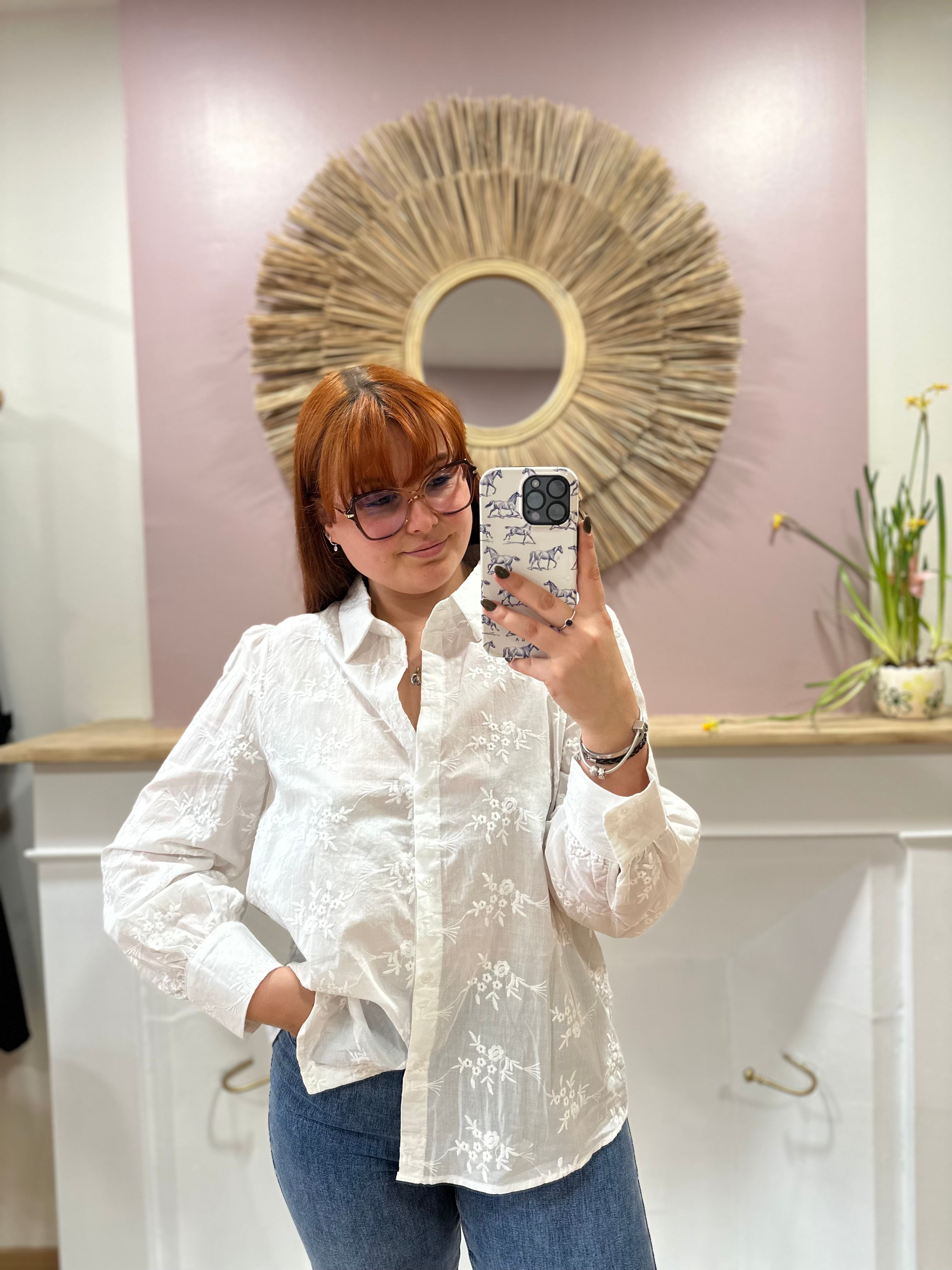 Chemise Grande Taille blanche broderie – In April 1986