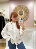 Chemise blanche femme broderie cœur rouge – col V – In April 1986 – Miss Caprice