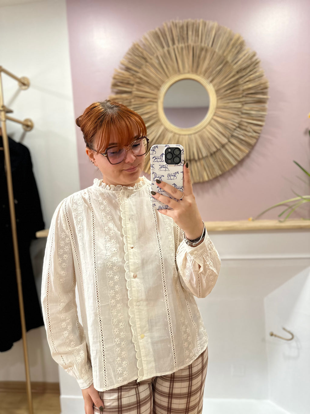 Chemise femme grande taille beige écru broderie anglaise – In April 1986 – Miss Caprice