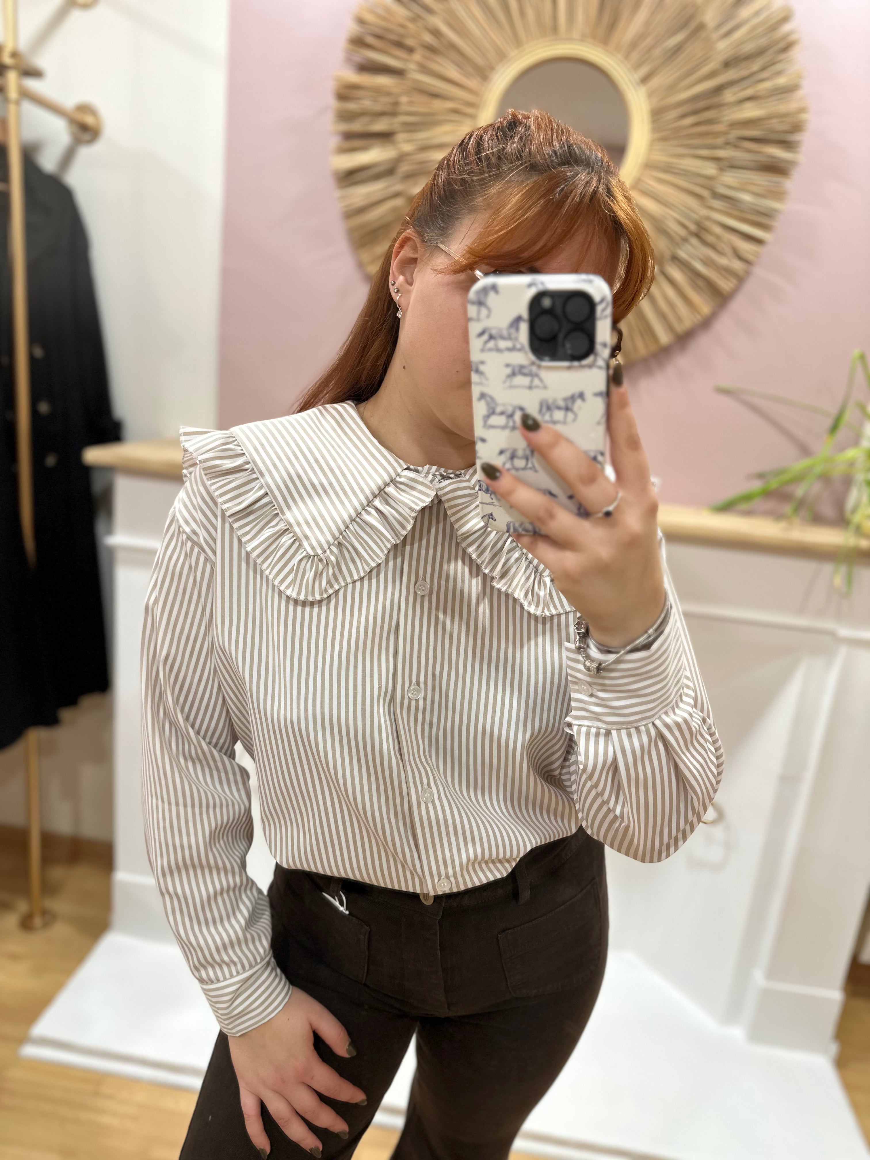 Chemise oversize femme beige et blanche à rayures col Claudine – Estée – Miss Caprice