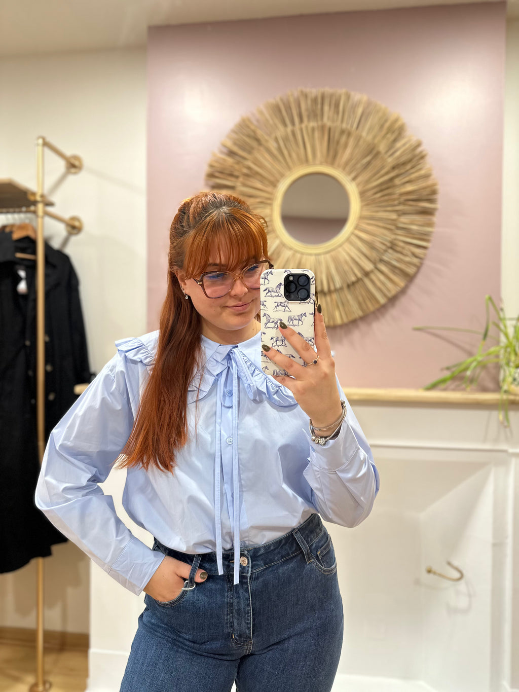 Chemise oversize bleu ciel col Claudine femme – Nœud – Estée – Miss Caprice