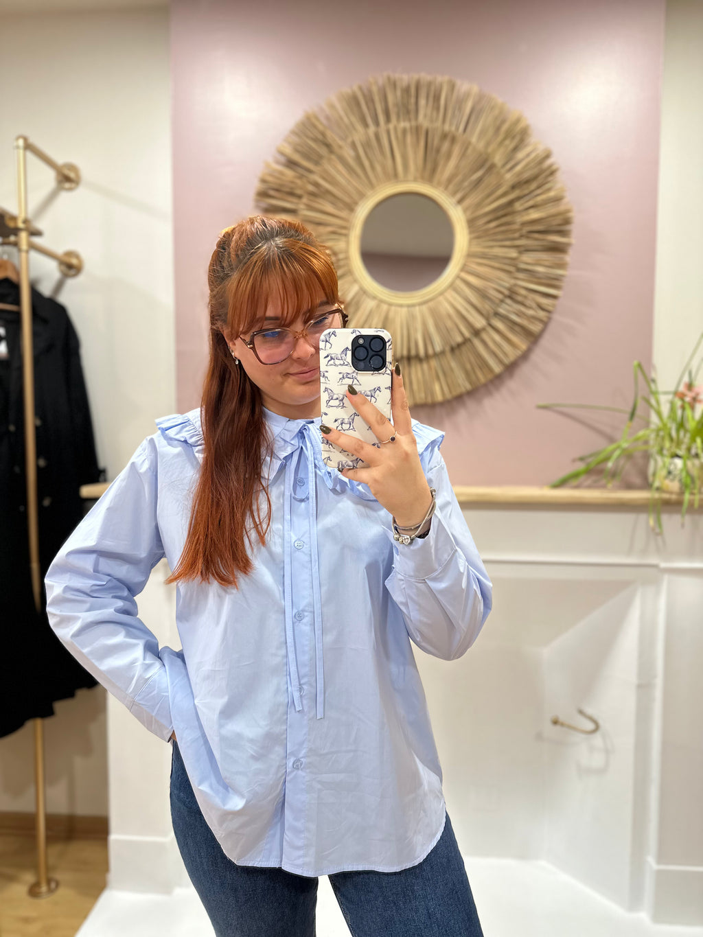 Chemise oversize bleu ciel col Claudine femme – Nœud – Estée – Miss Caprice