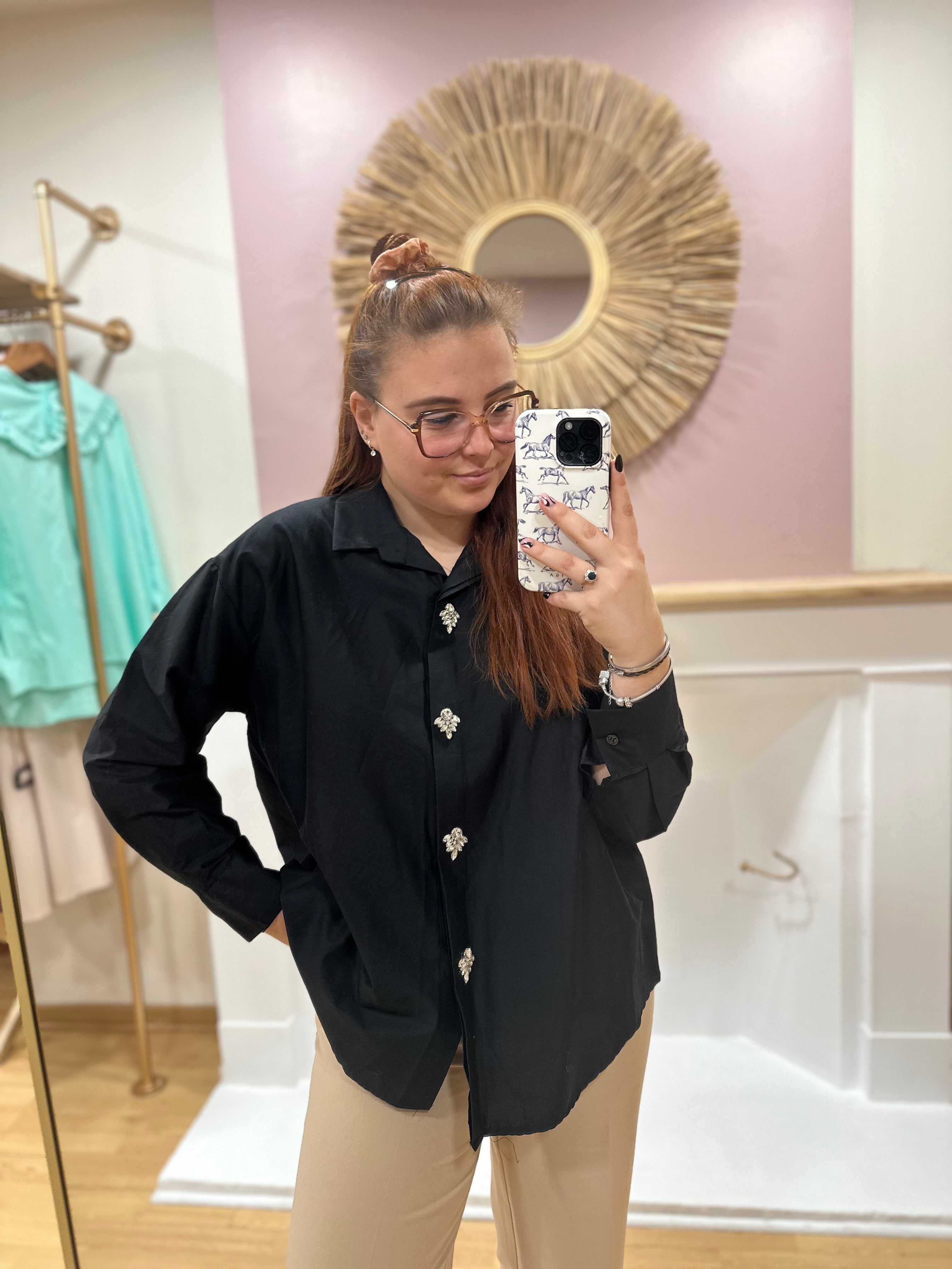 Chemise oversize noire femme boutons bijoux – Col V – Enoioy – Miss Caprice