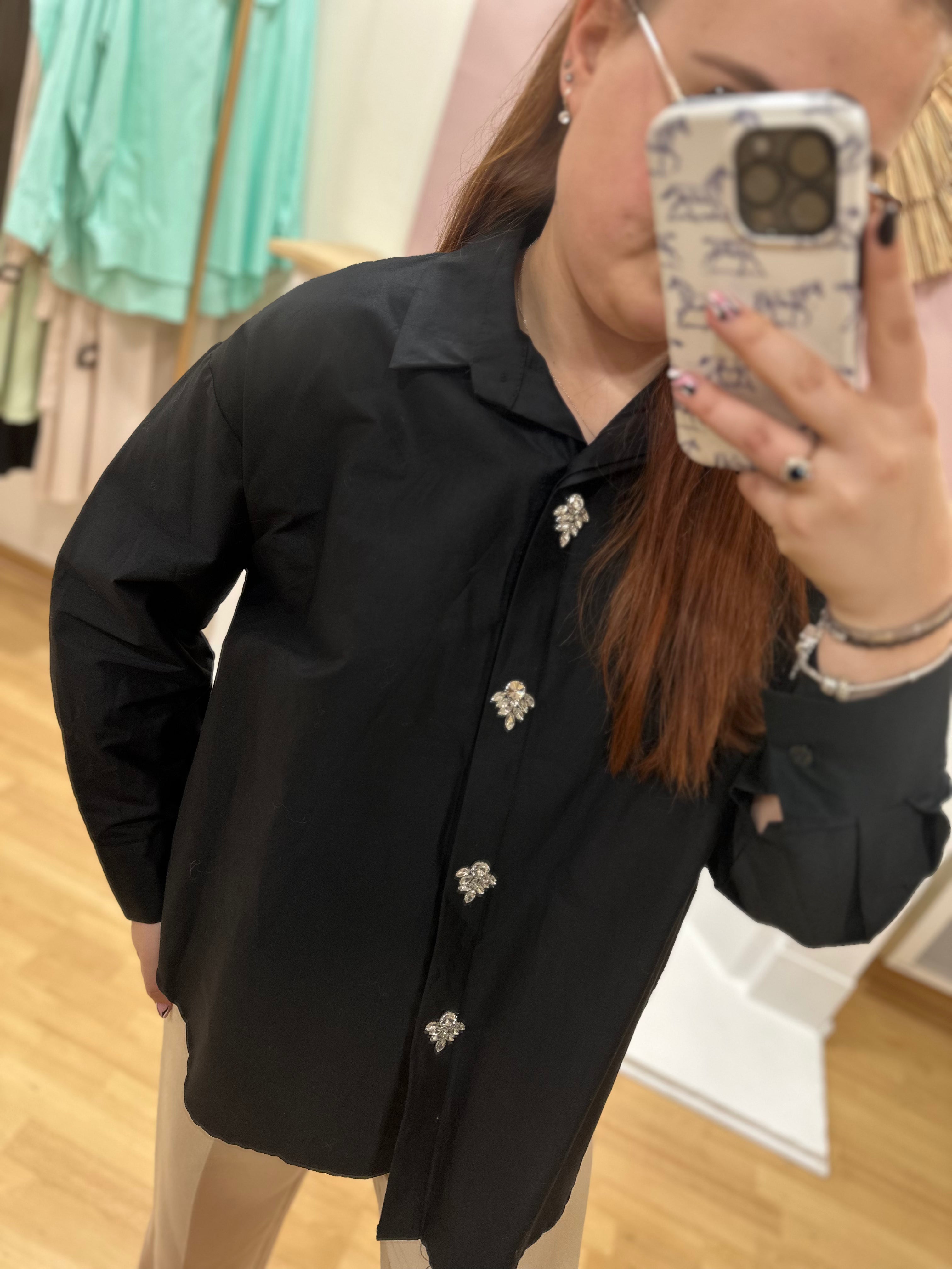 Chemise oversize noire femme boutons bijoux – Col V – Enoioy – Miss Caprice